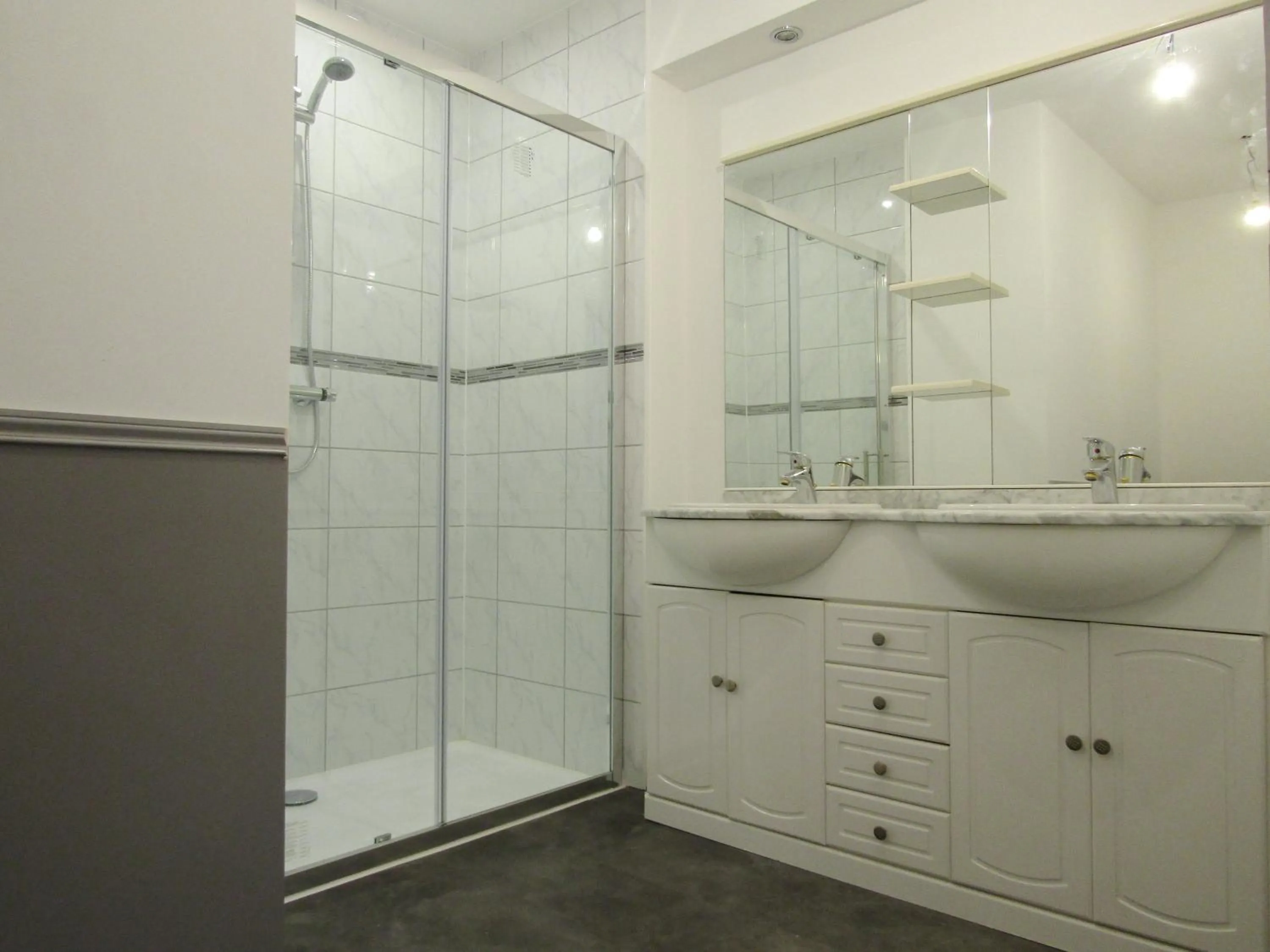 Shower in Le Pont du Roy