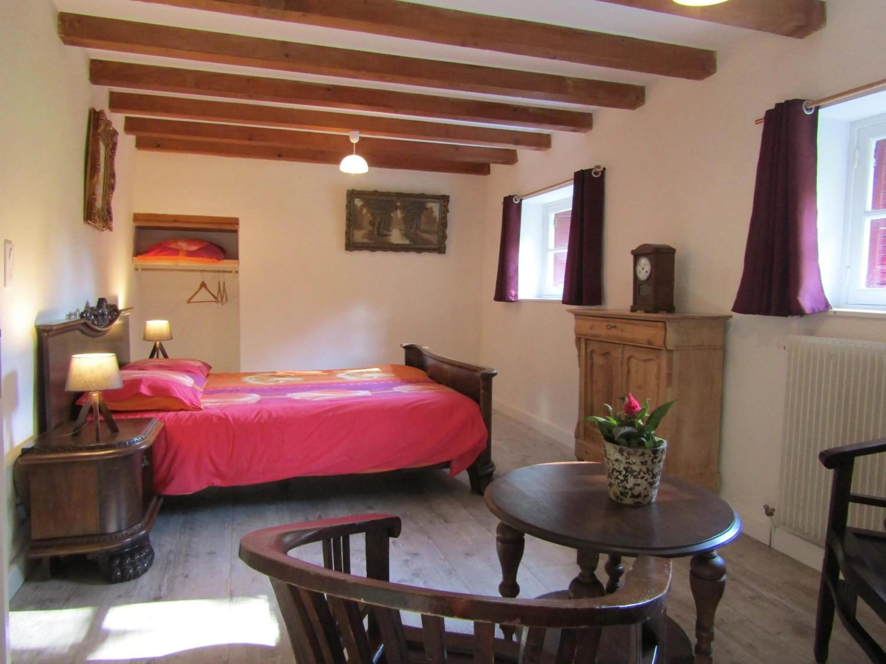 Photo of the whole room, Bed in Le Pont du Roy