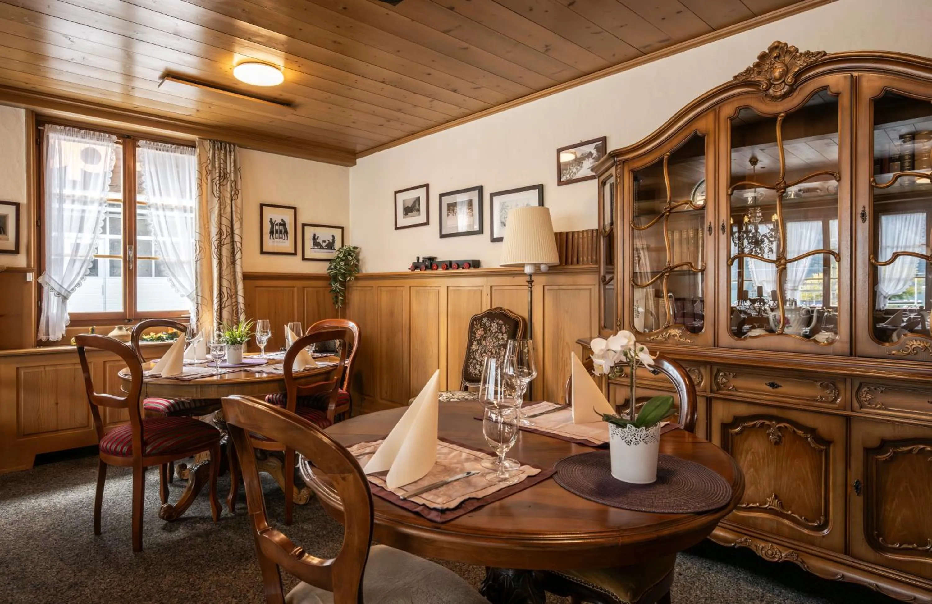Restaurant/places to eat in Hotel Weisses Kreuz