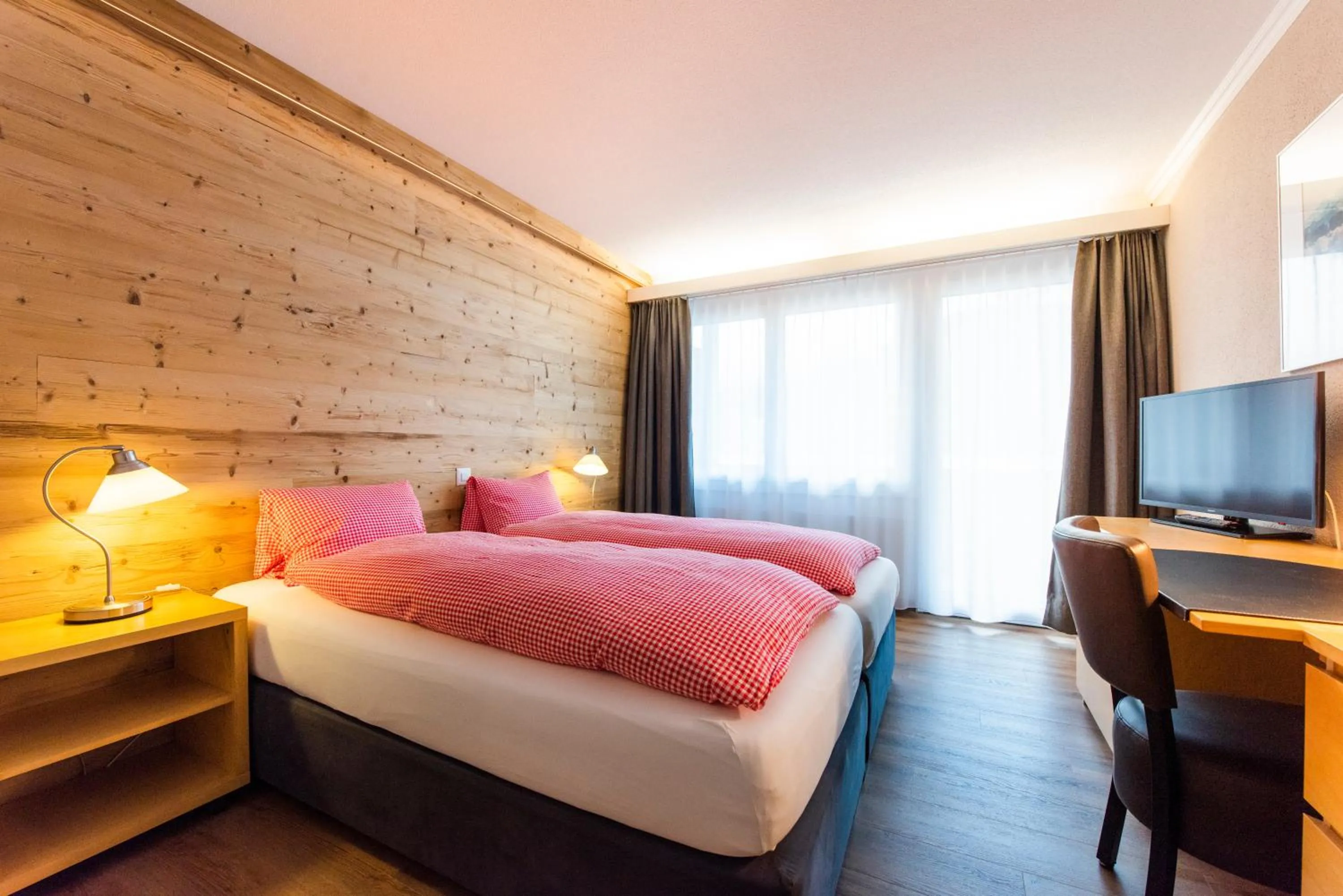 Photo of the whole room, Bed in Hotel Weisses Kreuz