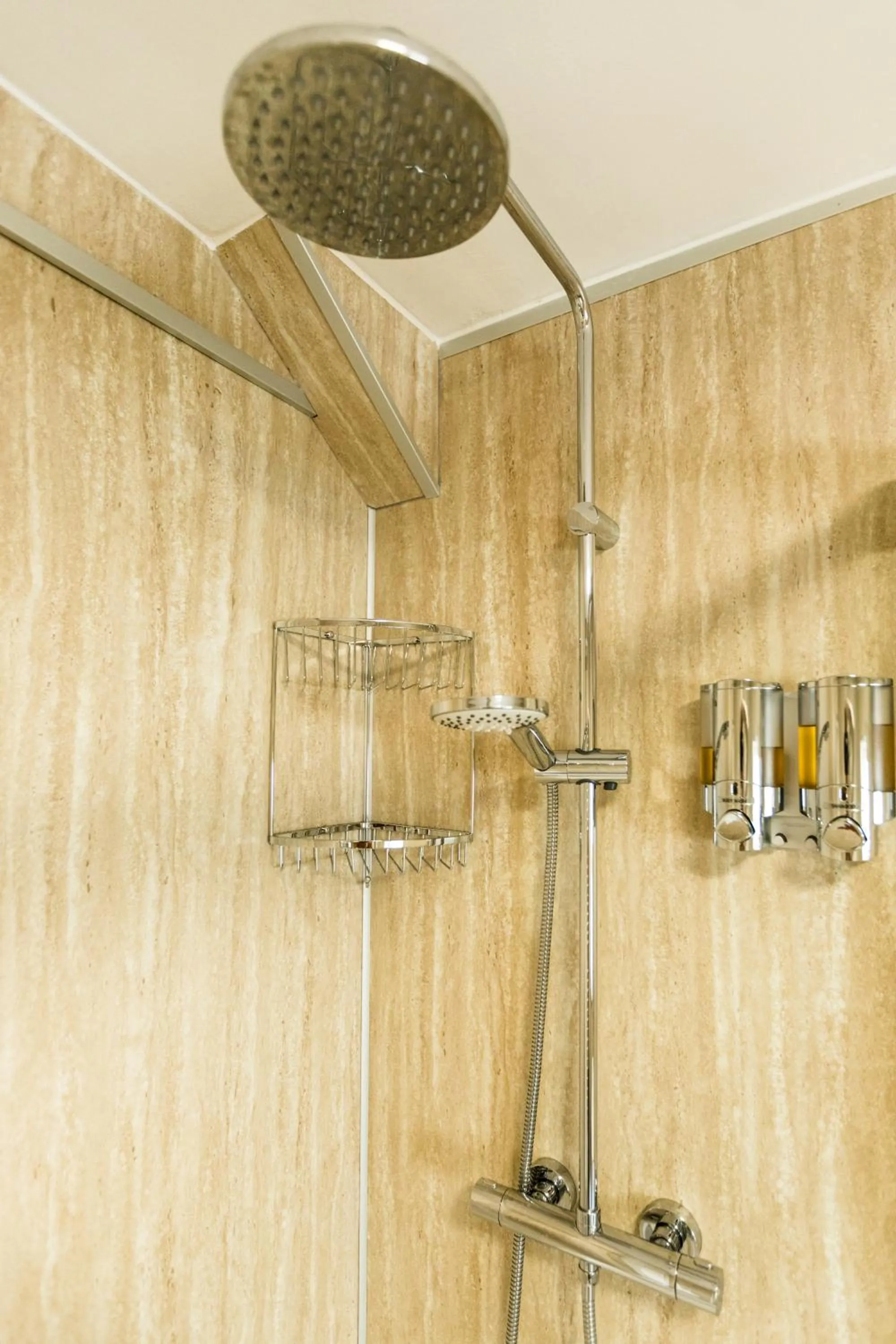 Shower in King Arthurs Arms