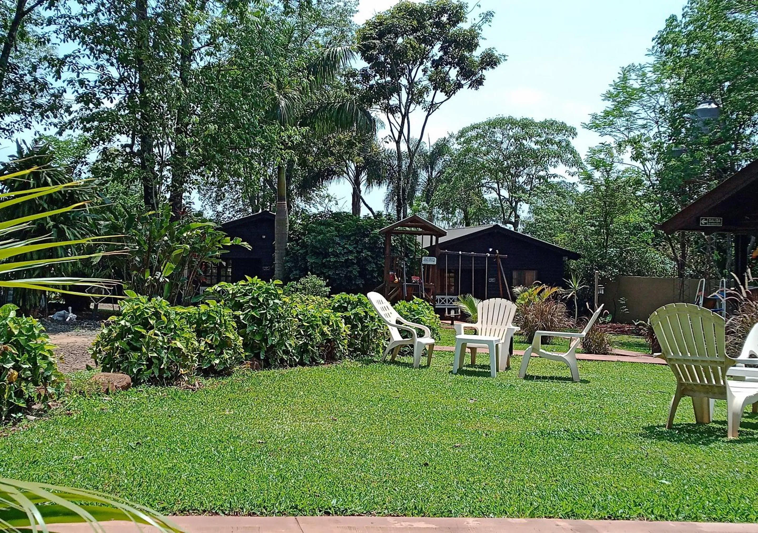 Garden in El Descanso Iguazú by DOT Cabana
