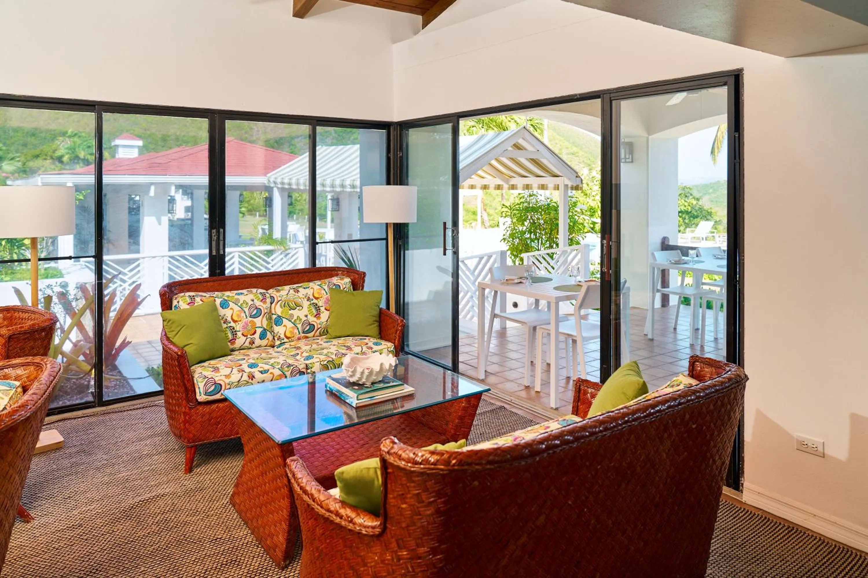 Restaurant/places to eat in Mount Nevis Hotel