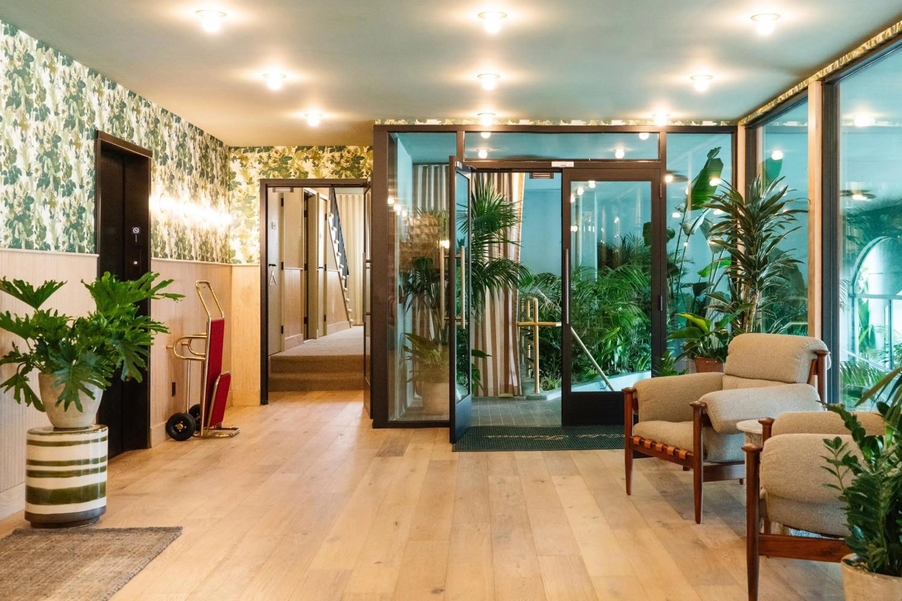 Facade/entrance in Palihotel Hollywood near Universal Studios