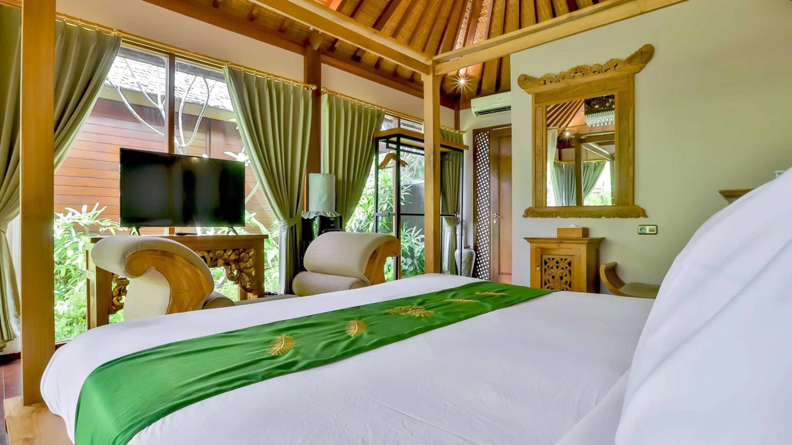 Bed in DISINI Luxury Spa Villas-CHSE Certified