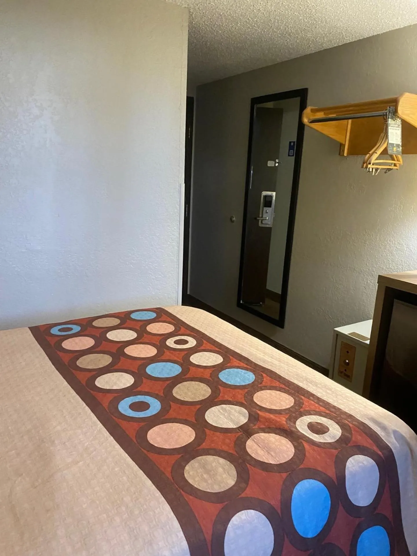 Bed in Super 8 by Wyndham Pierre SD