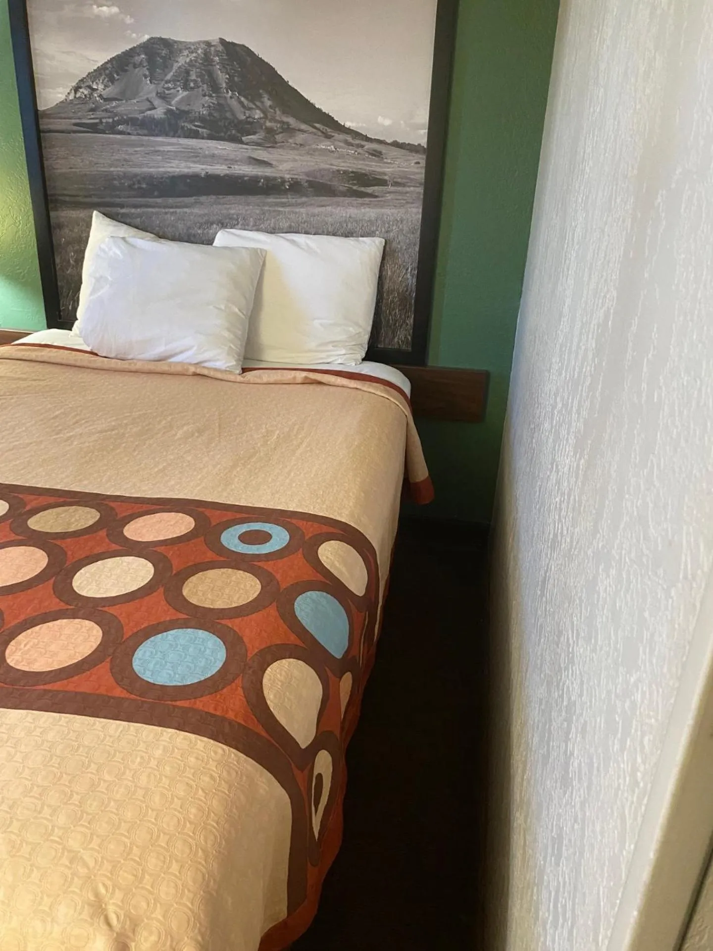 Bed in Super 8 by Wyndham Pierre SD