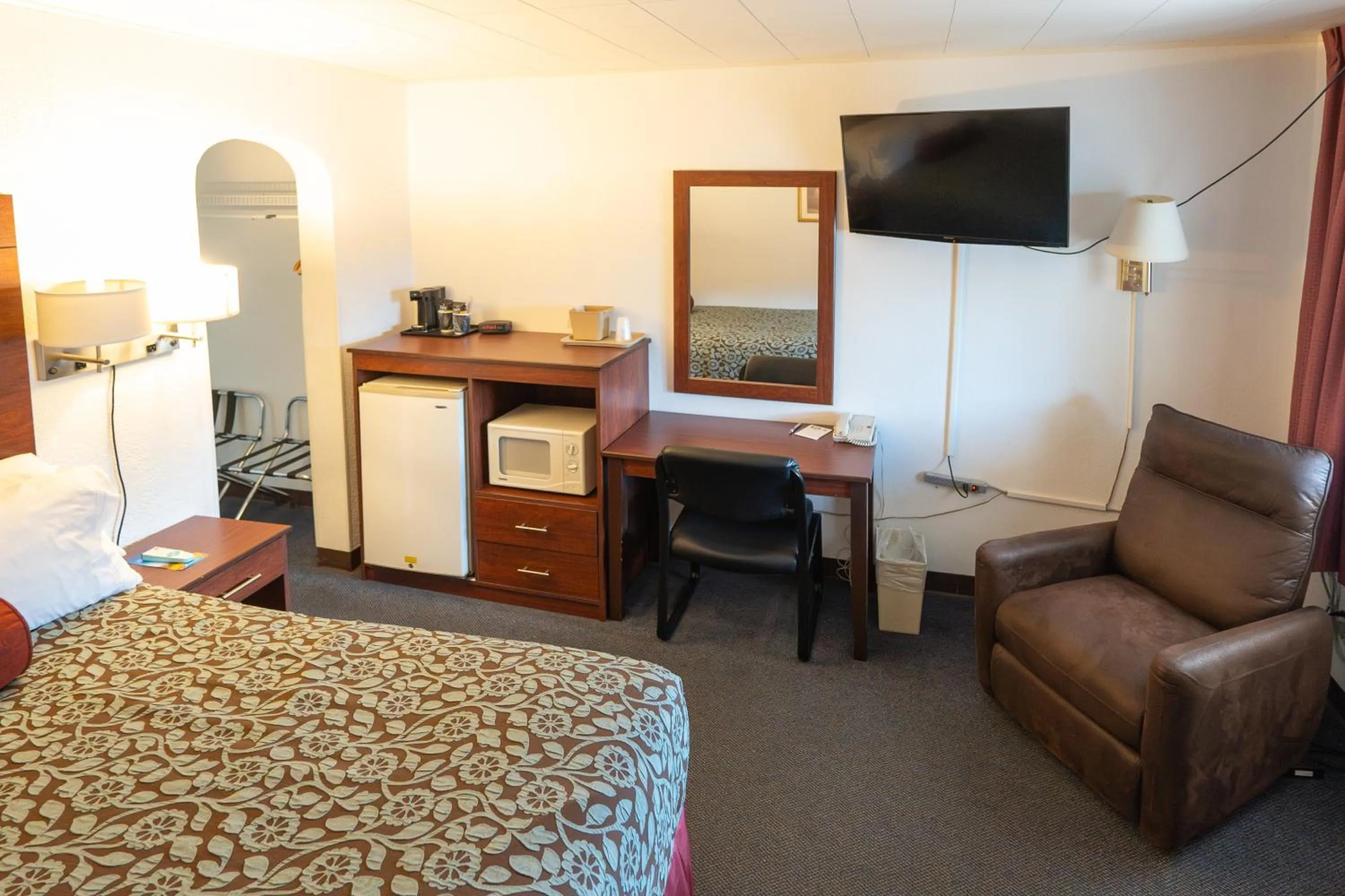 TV and multimedia, Bed in Hills Inn