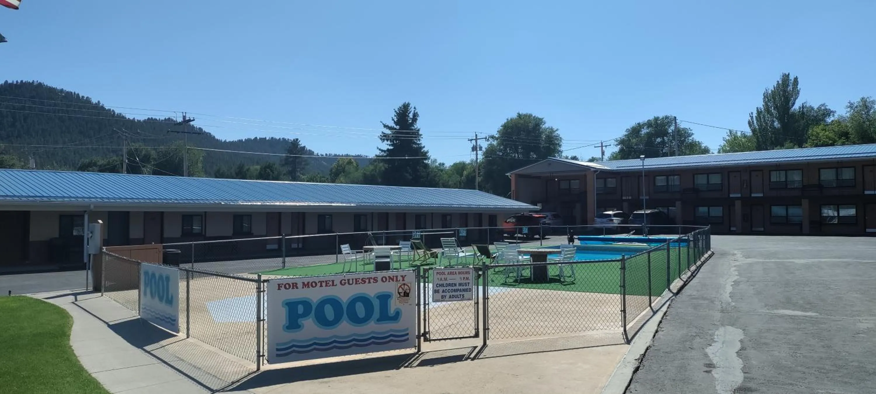 Pool view in Hills Inn