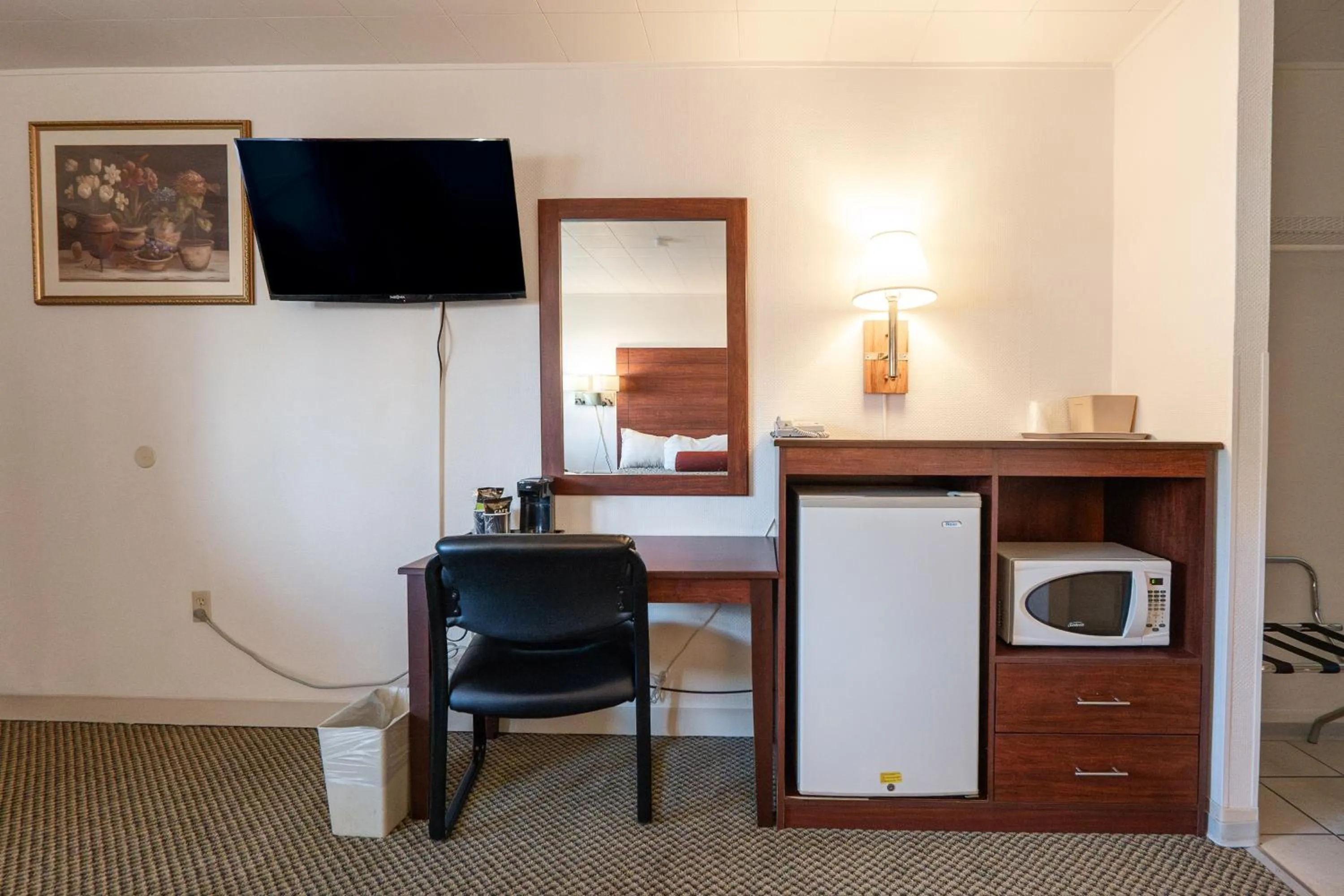 TV and multimedia in Hills Inn