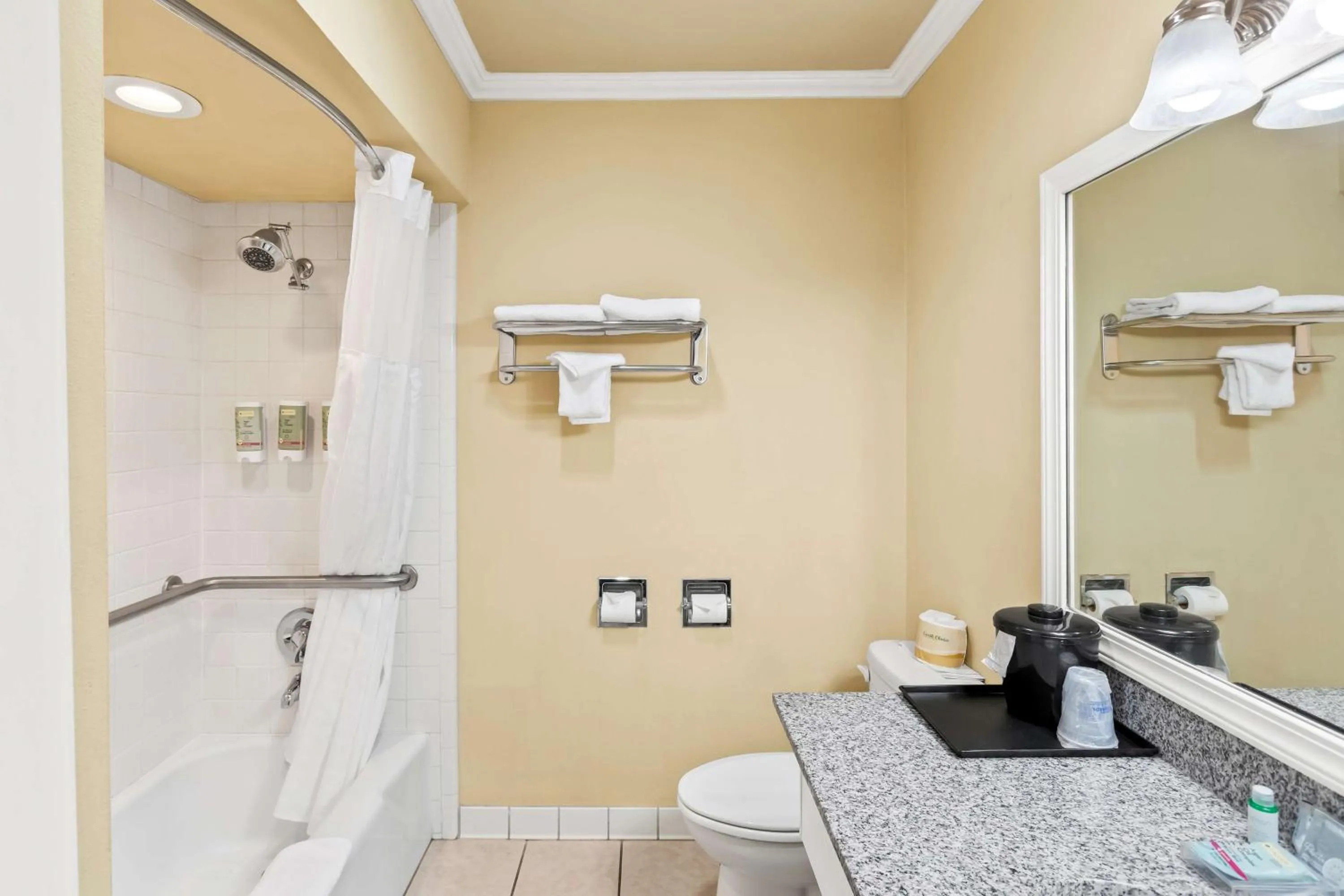 Bathroom in Best Western Miners Inn Yreka