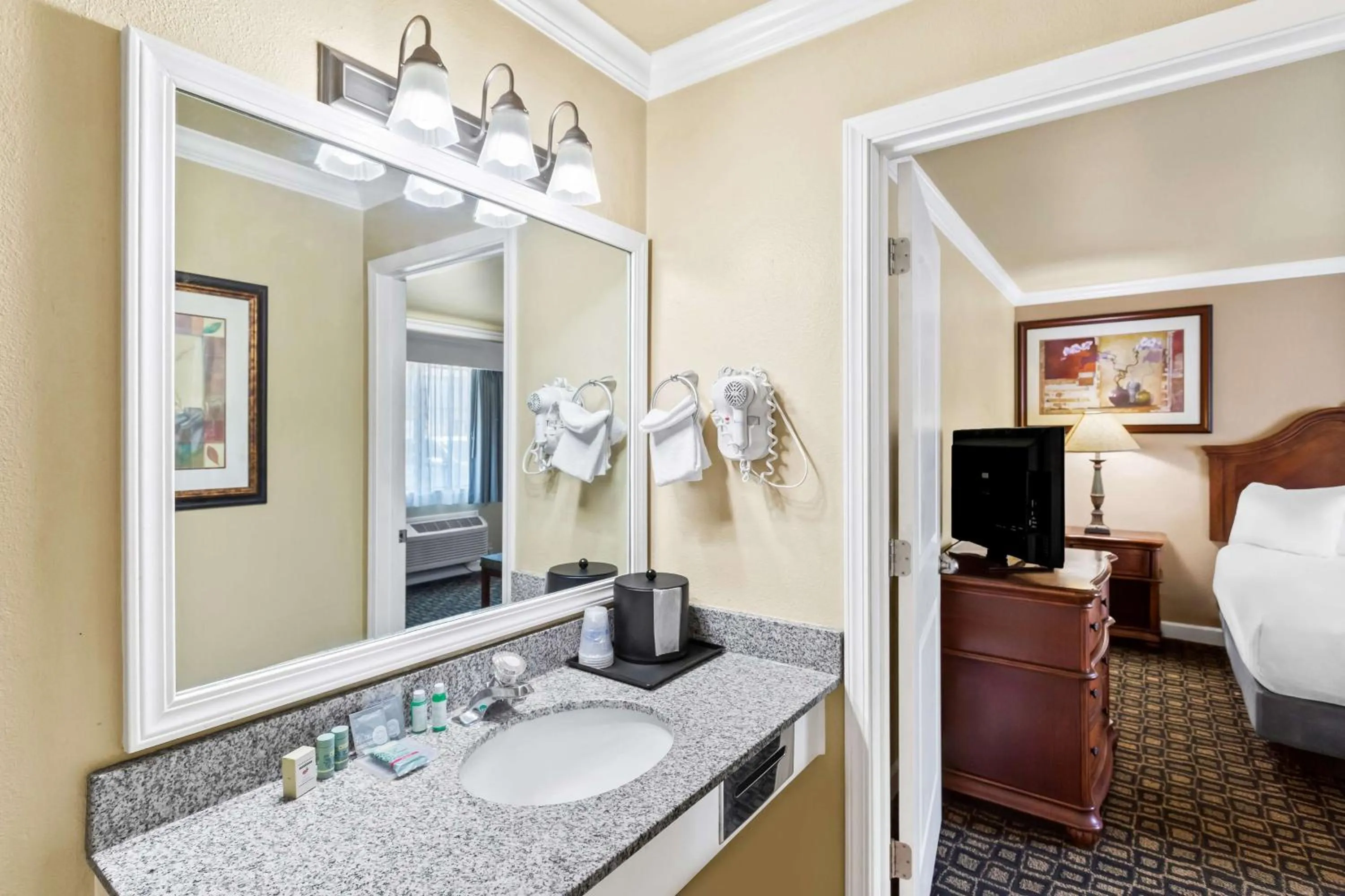 Bedroom, Bed in Best Western Miners Inn Yreka