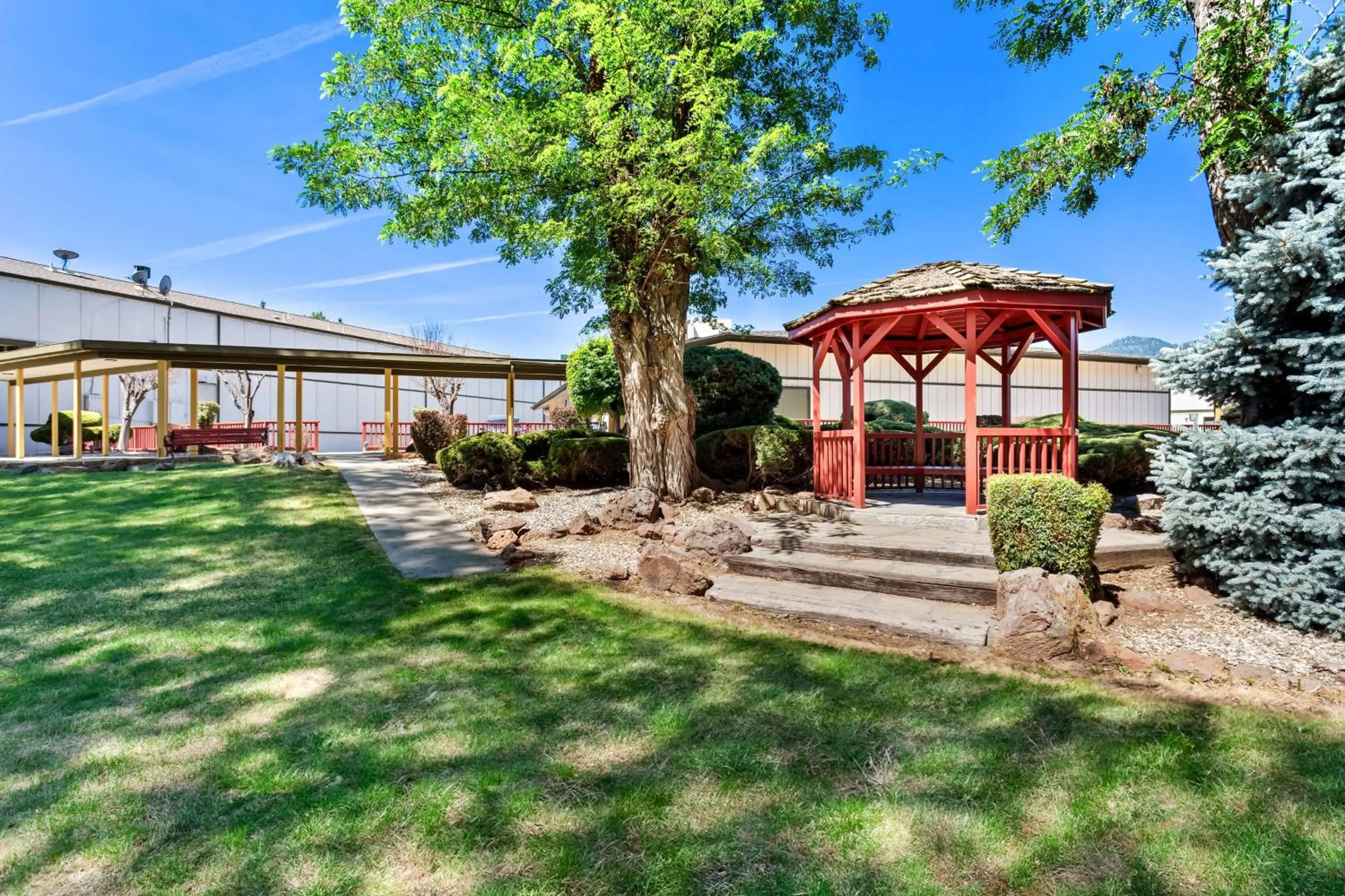 Property building in Best Western Miners Inn Yreka