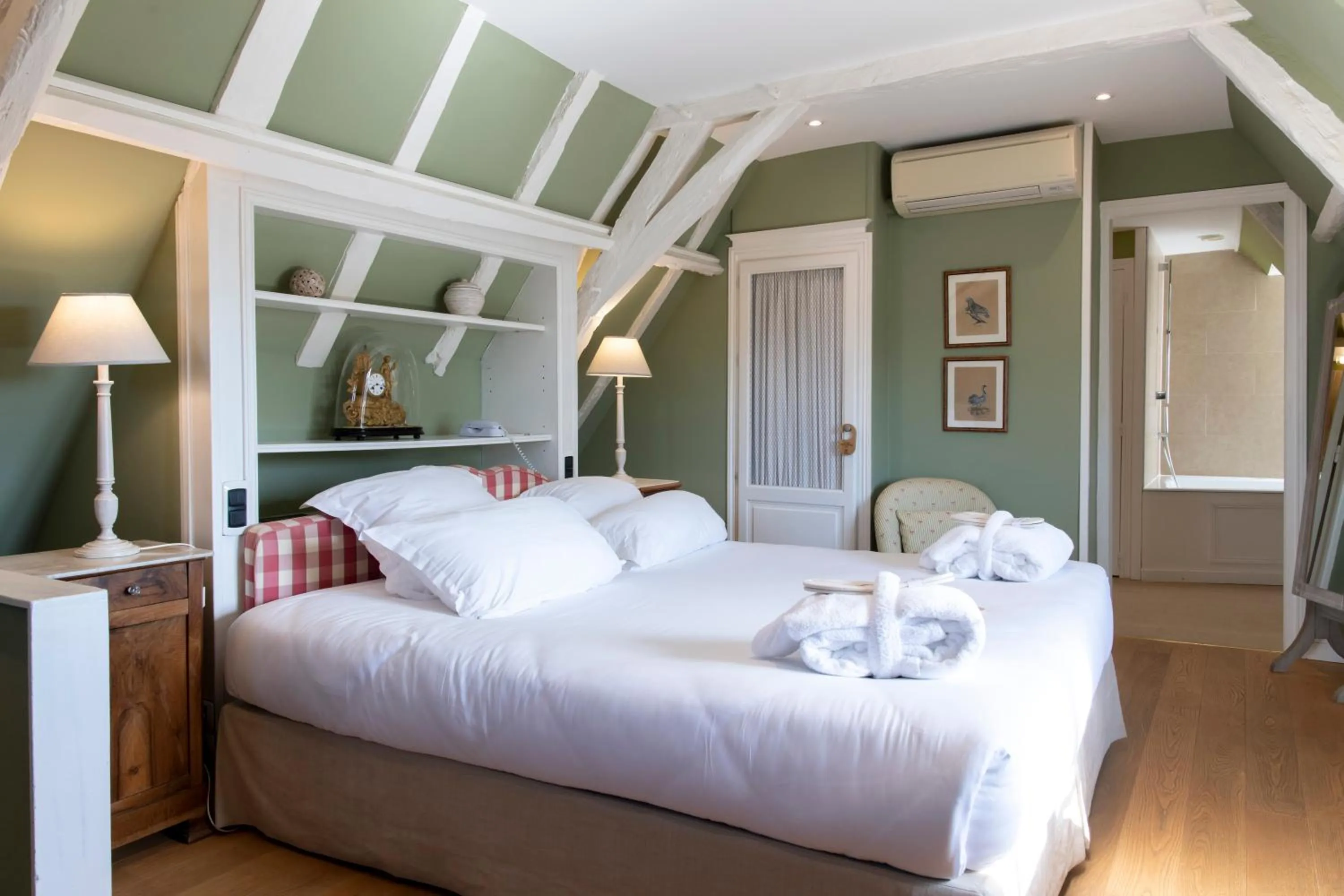 Bedroom, Bed in Le Vieux Logis