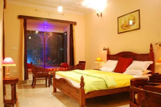 Bed in Pratapgarh Haveli