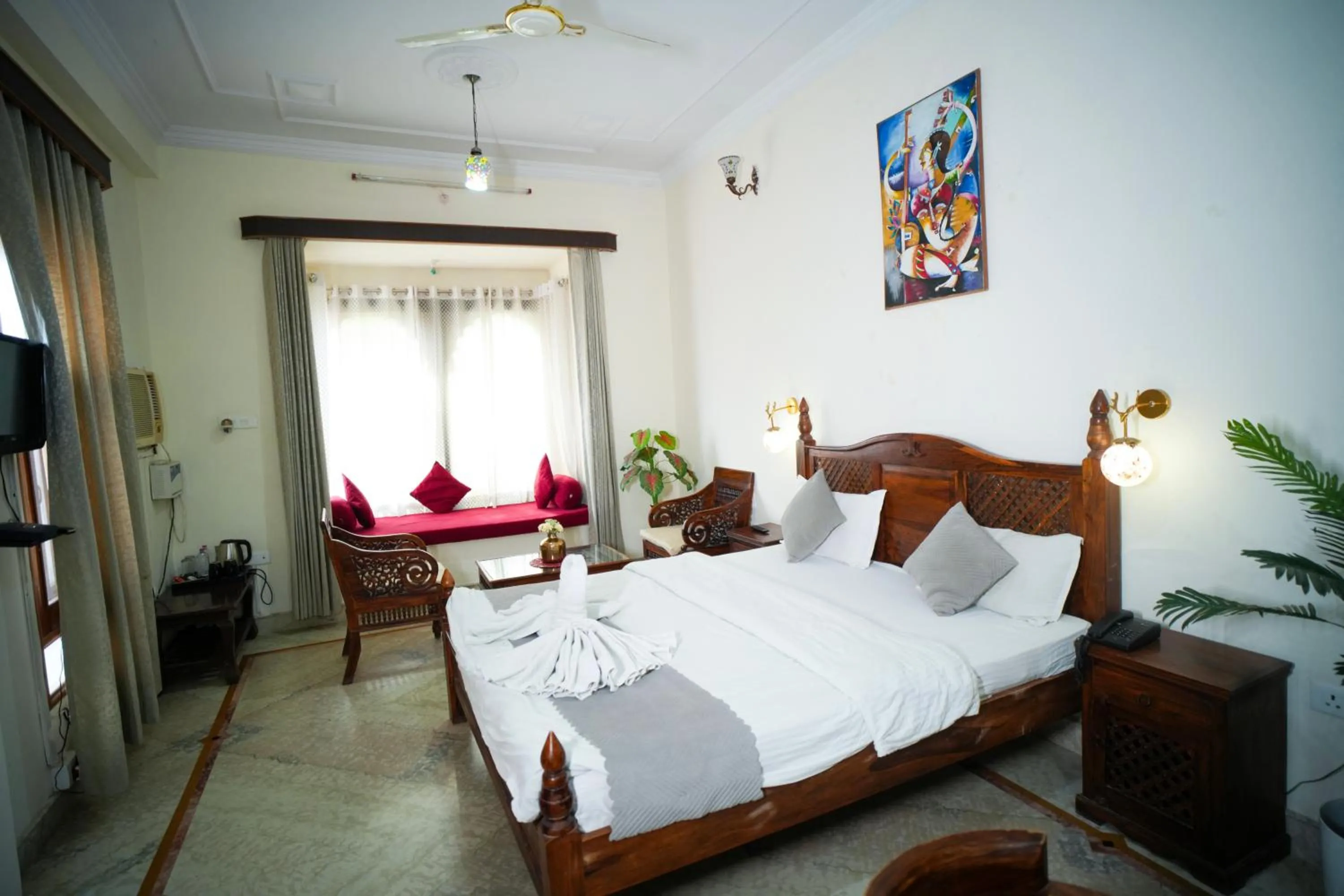 Bed in Pratapgarh Haveli