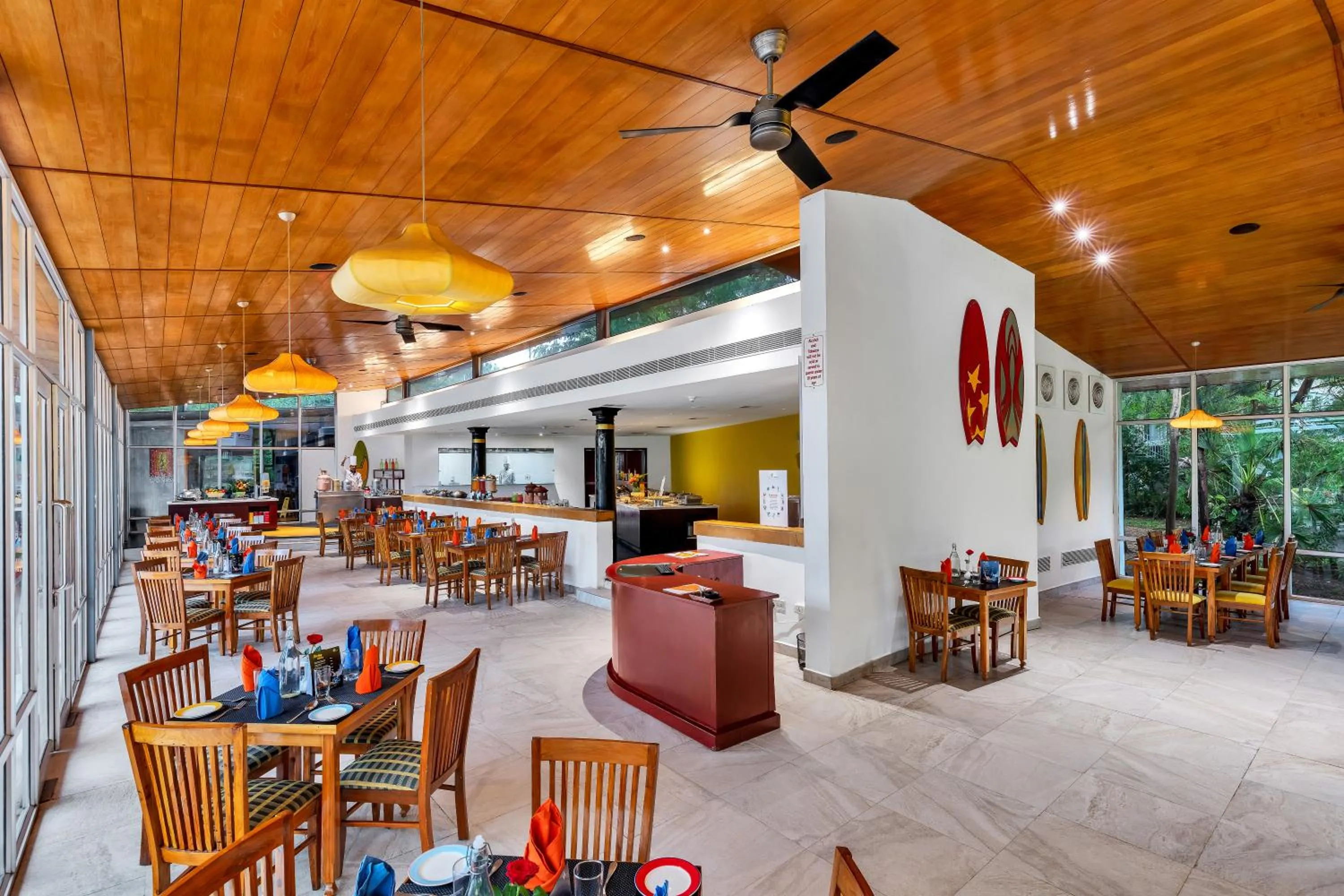 Restaurant/places to eat in Club Mahindra Puducherry