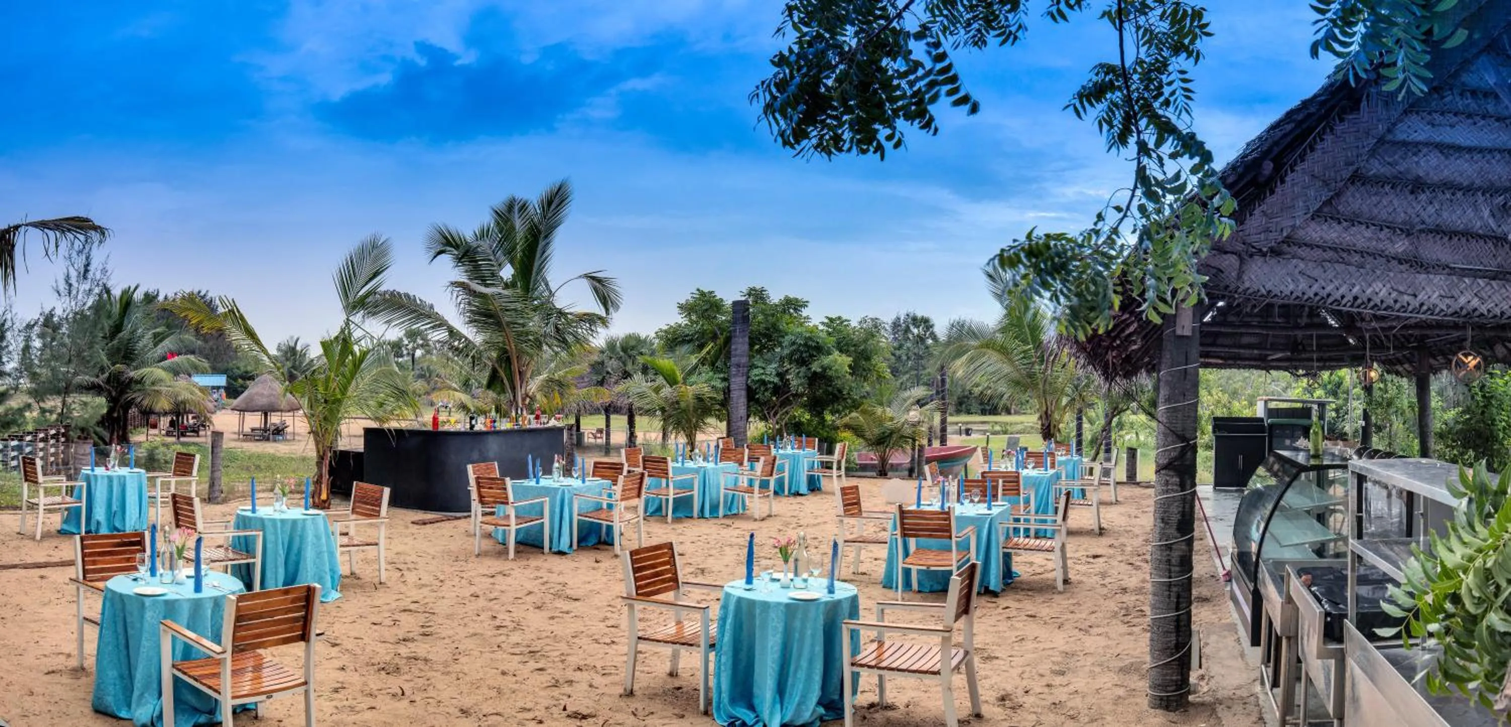 Restaurant/places to eat in Club Mahindra Puducherry