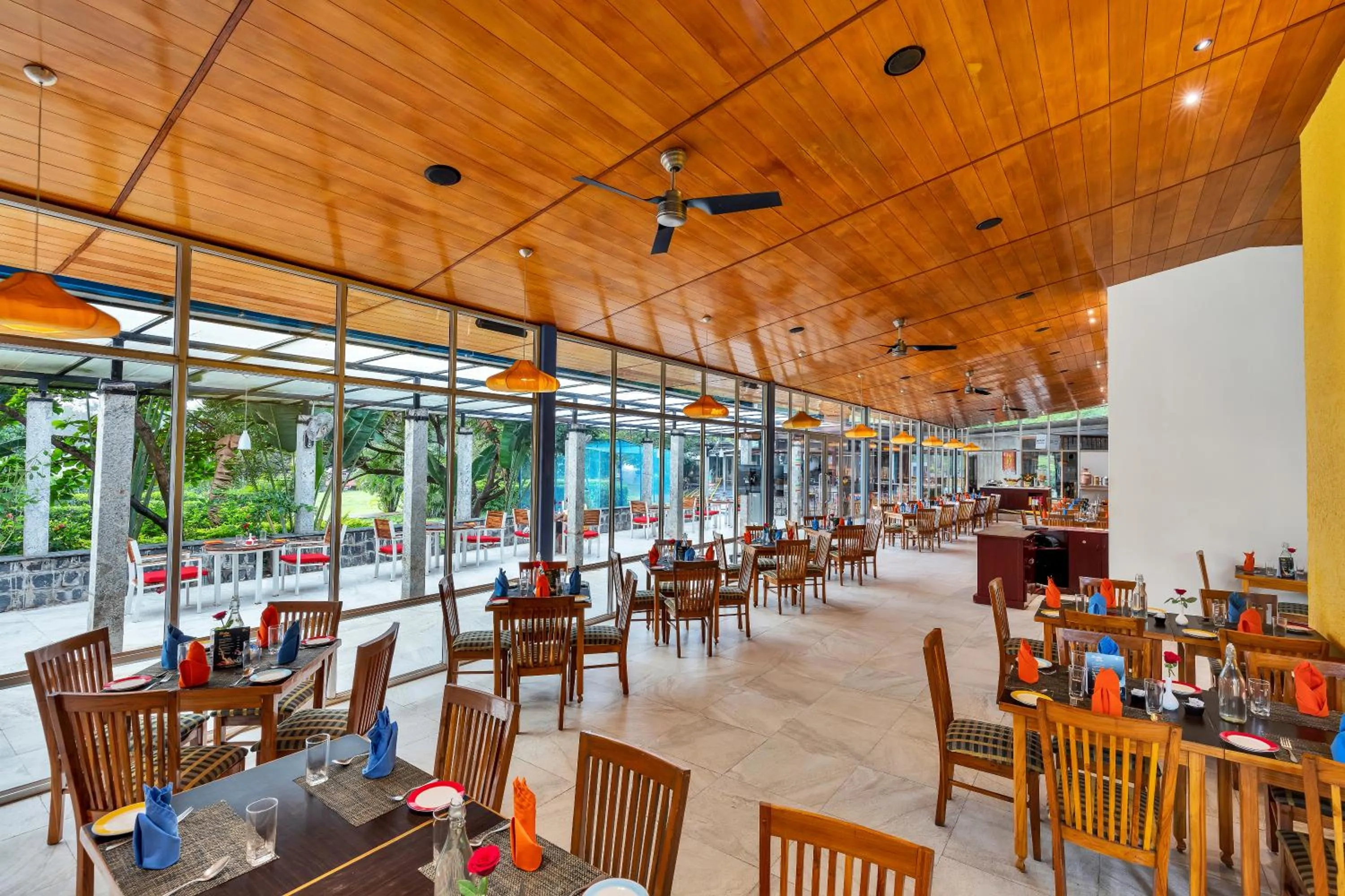 Restaurant/places to eat in Club Mahindra Puducherry