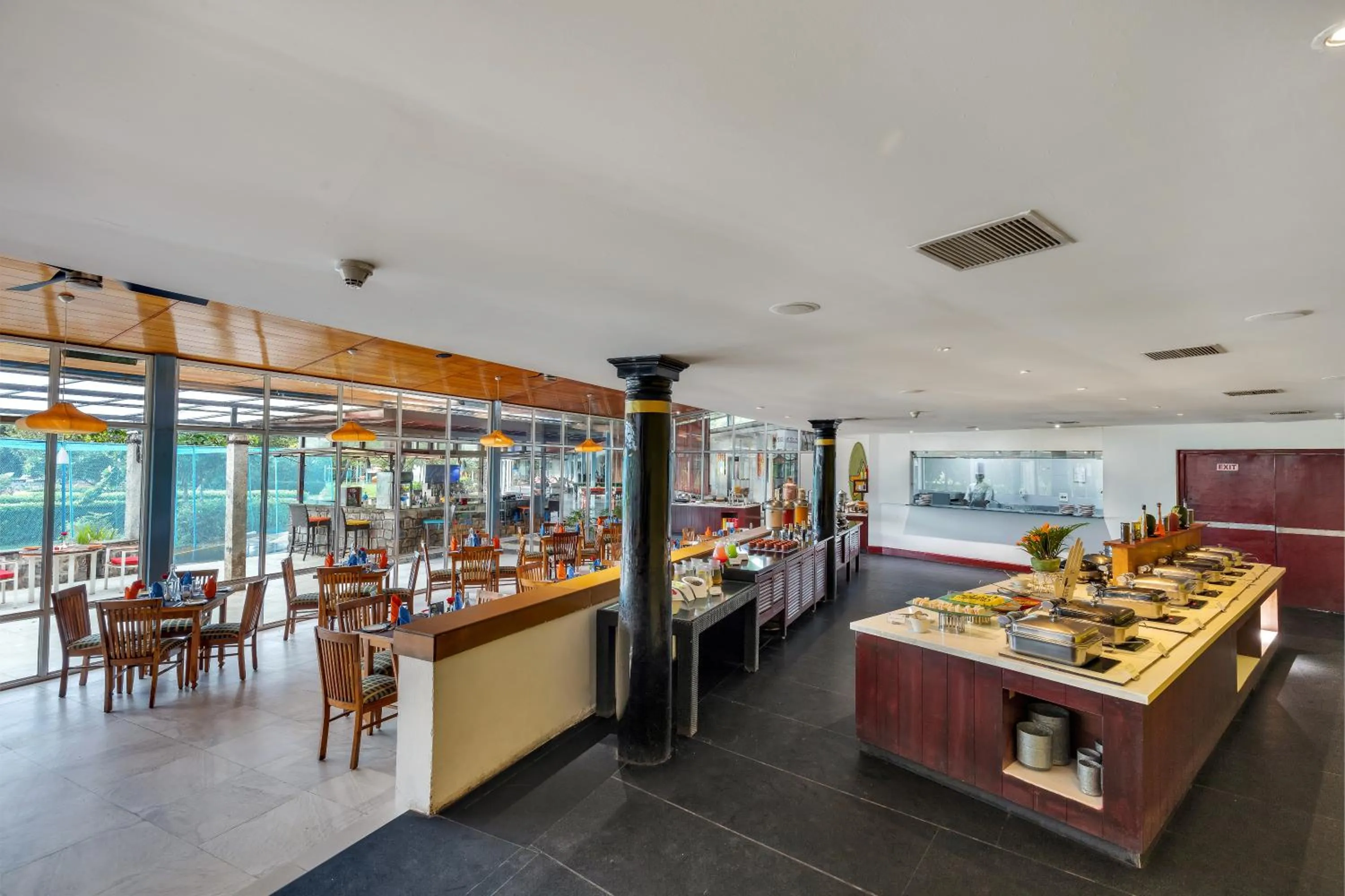 Restaurant/places to eat in Club Mahindra Puducherry