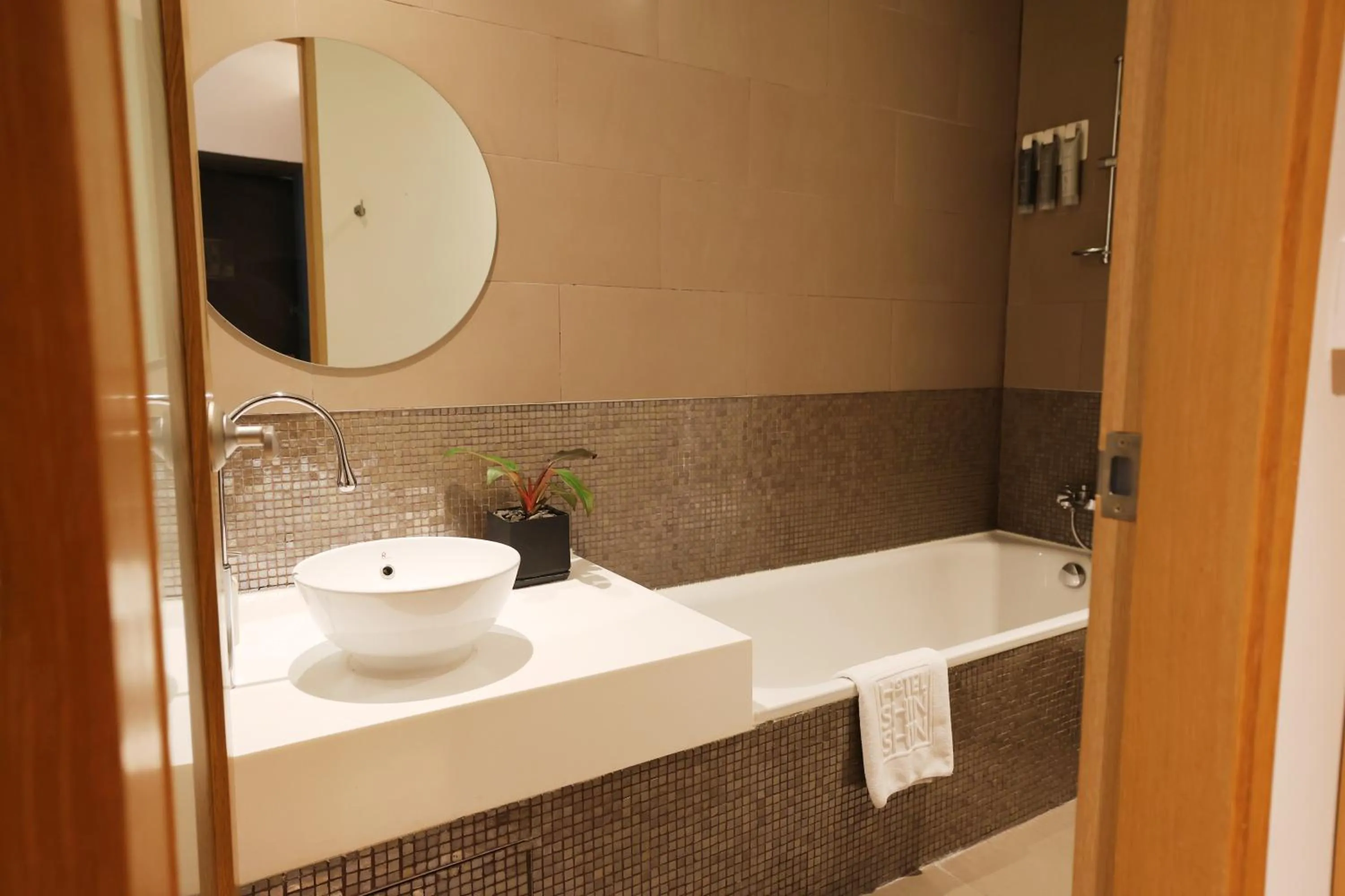 Toilet in Seoul Hotel ShinShin Myeongdong