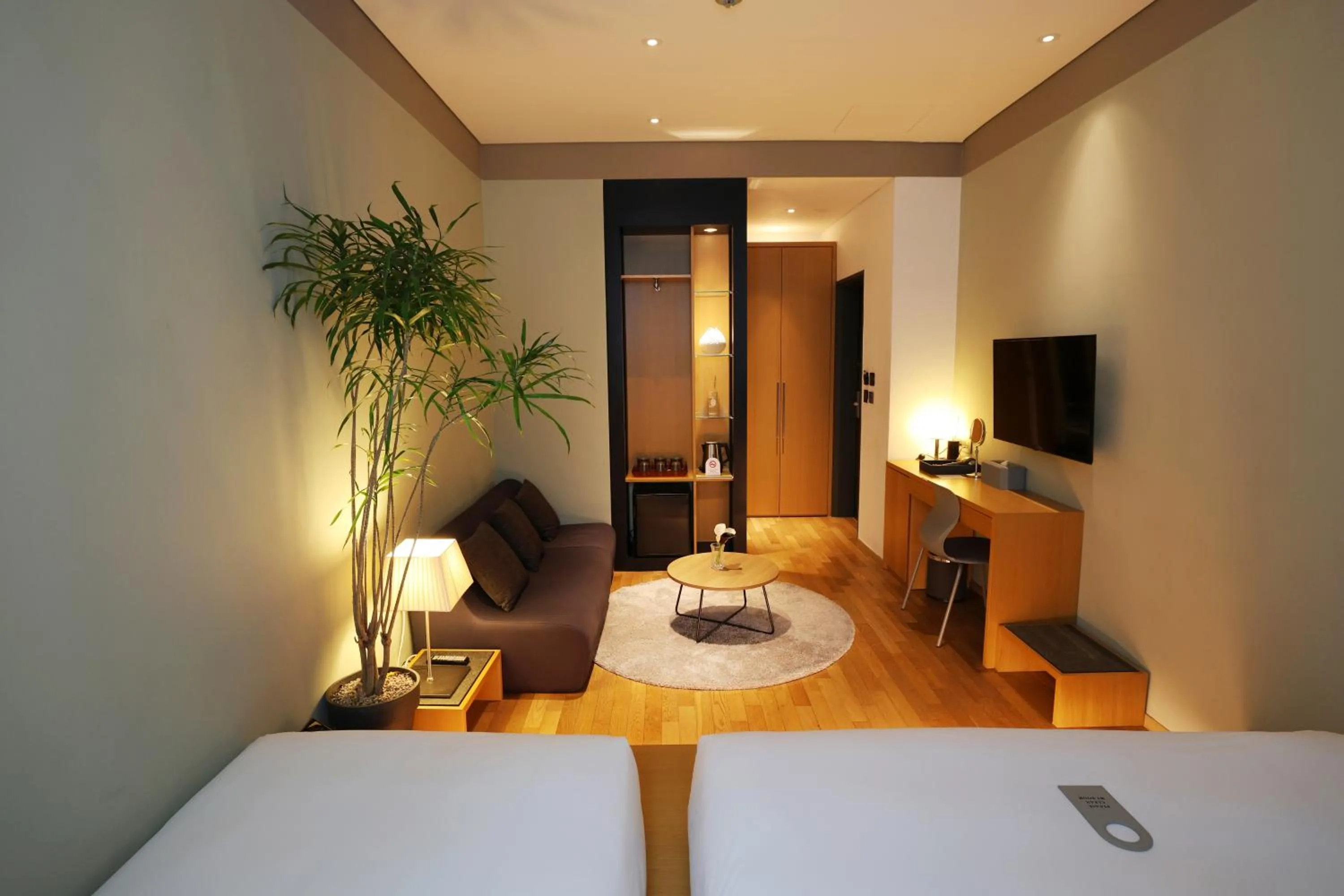 Living room, Bed in Seoul Hotel ShinShin Myeongdong