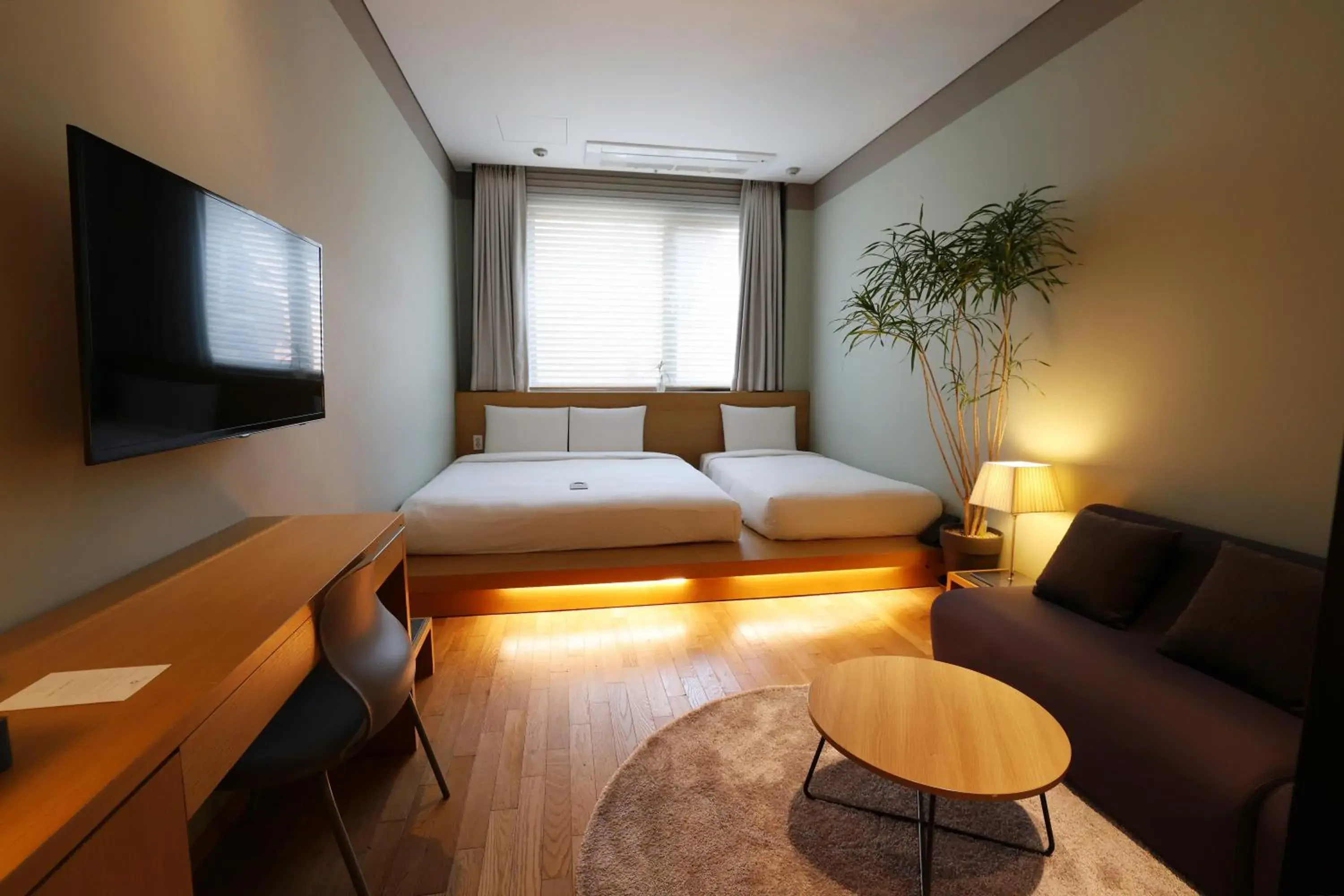 Deluxe Triple Room in Seoul Hotel ShinShin Myeongdong Deluxe Triple Room in Seoul Hotel ShinShin Myeongdong