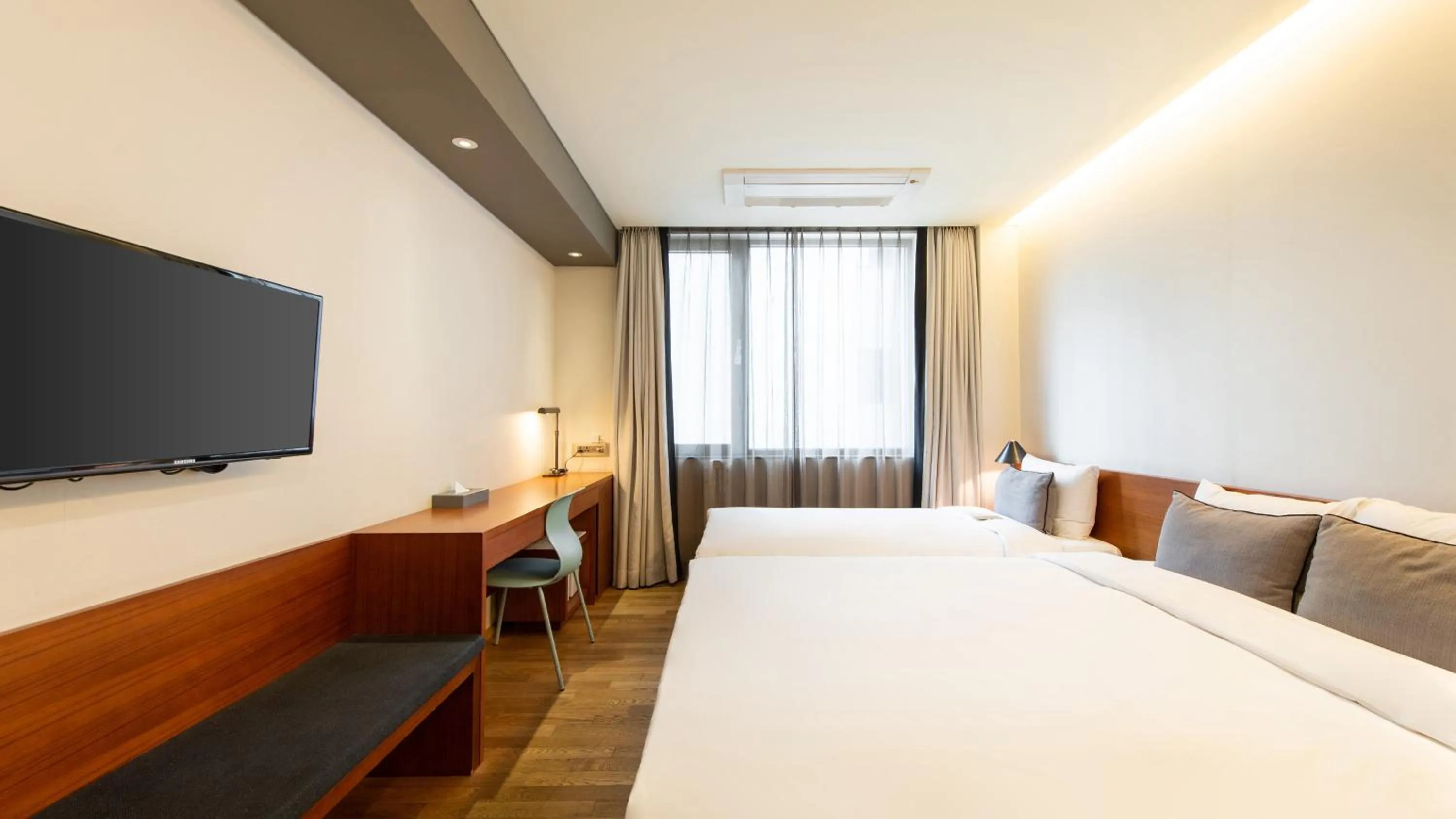 Communal lounge/ TV room, Bed in Seoul Hotel ShinShin Myeongdong