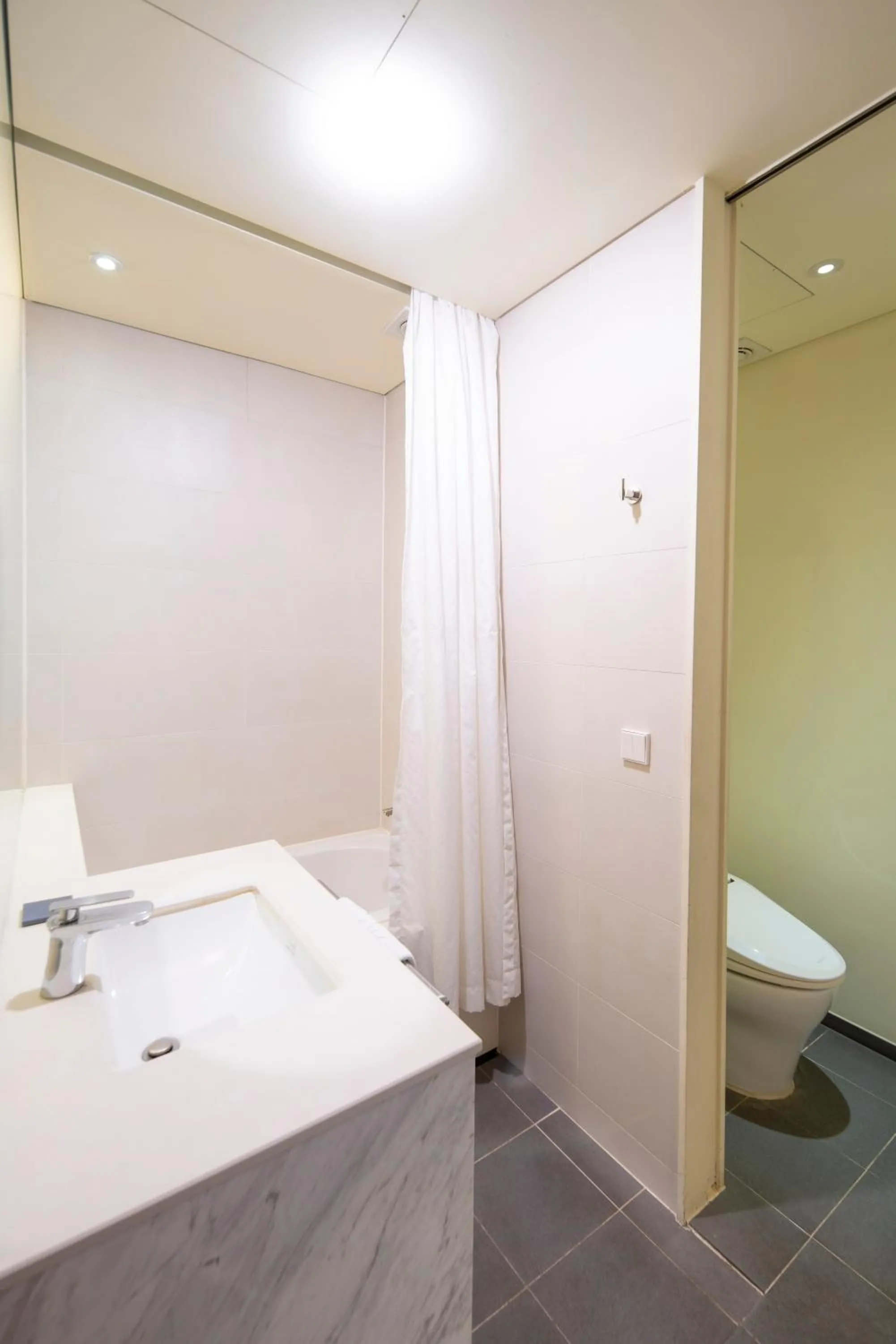 Bathroom in Seoul Hotel ShinShin Myeongdong