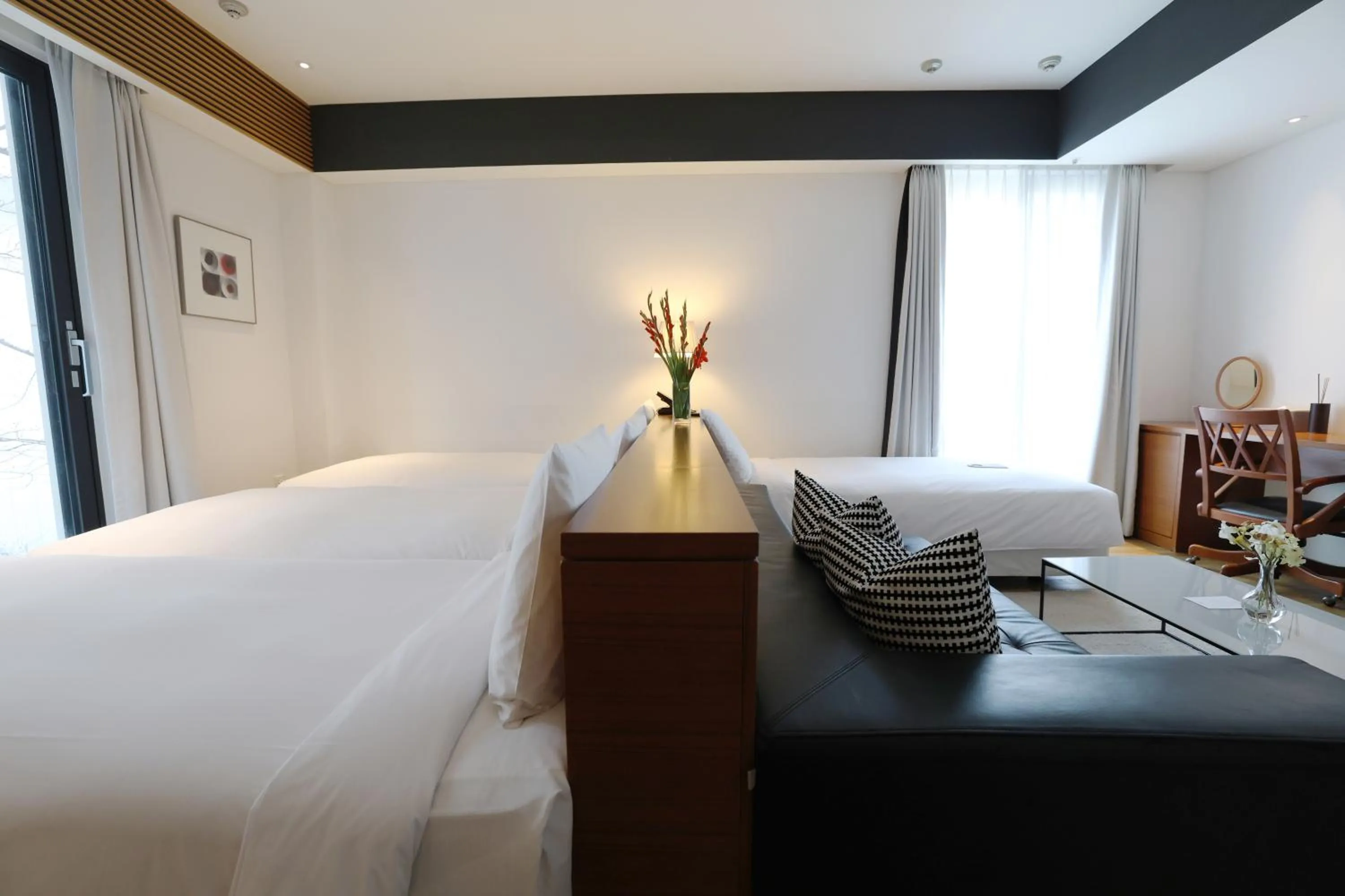 Living room, Bed in Seoul Hotel ShinShin Myeongdong