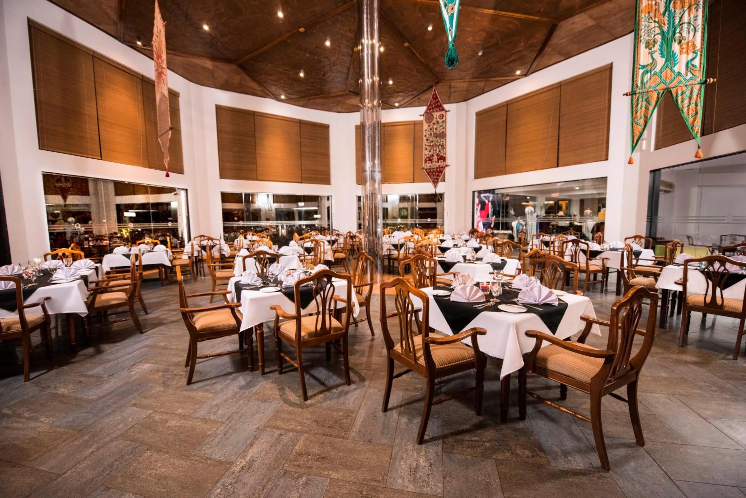 Restaurant/places to eat in Mandara Rosen Yala, Kataragama