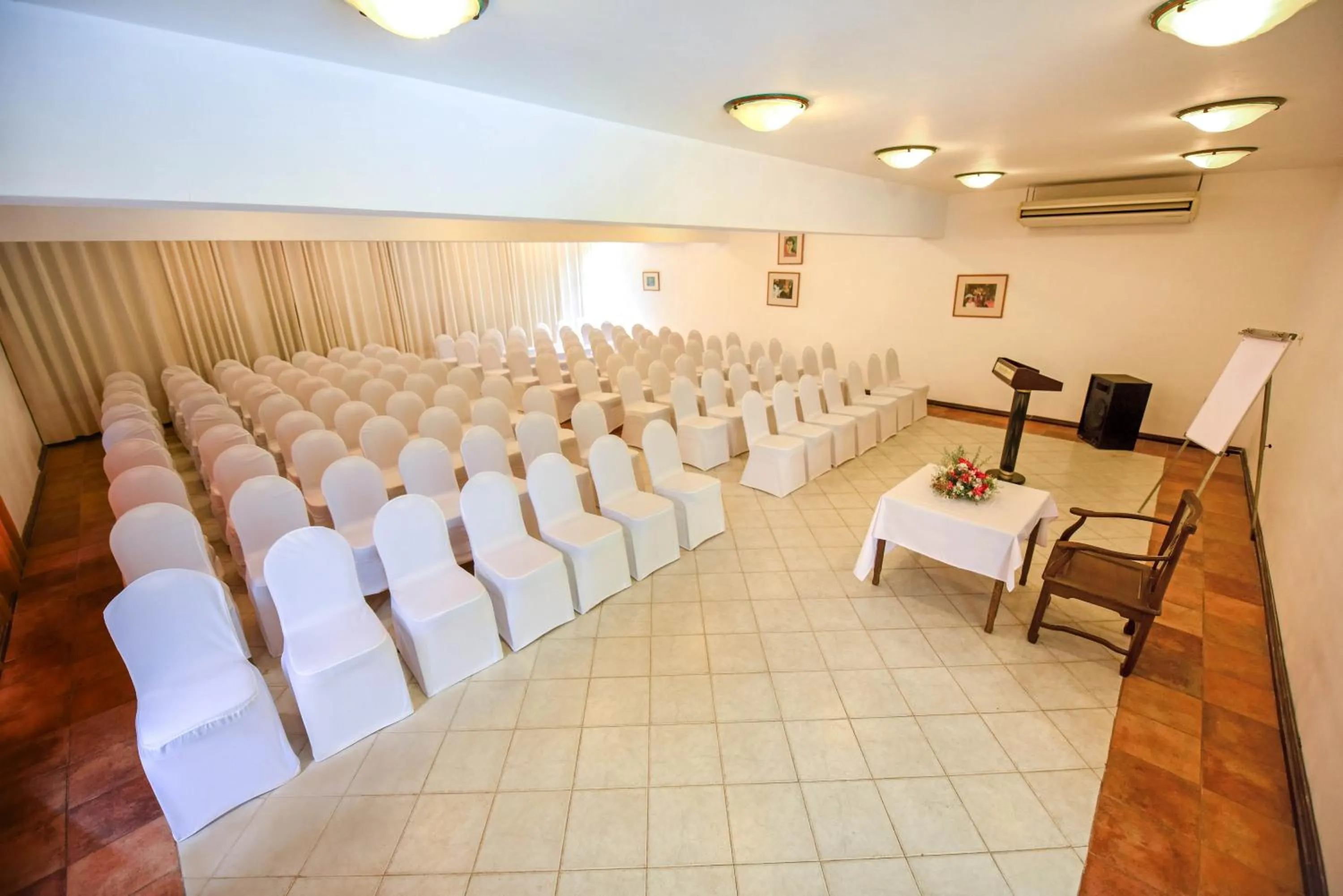 Meeting/conference room in Mandara Rosen Yala, Kataragama