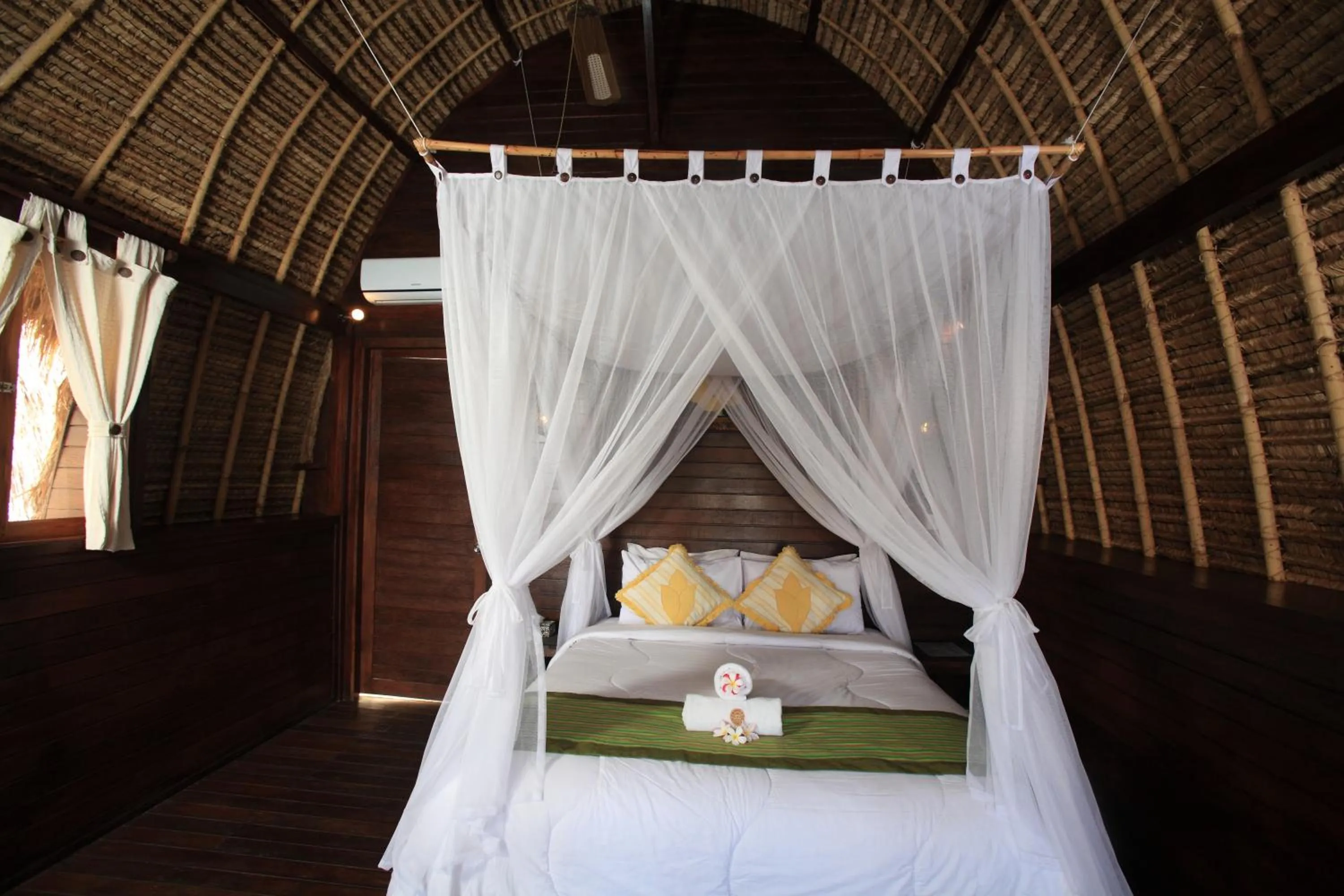 Bed in Sunset Coin Lembongan