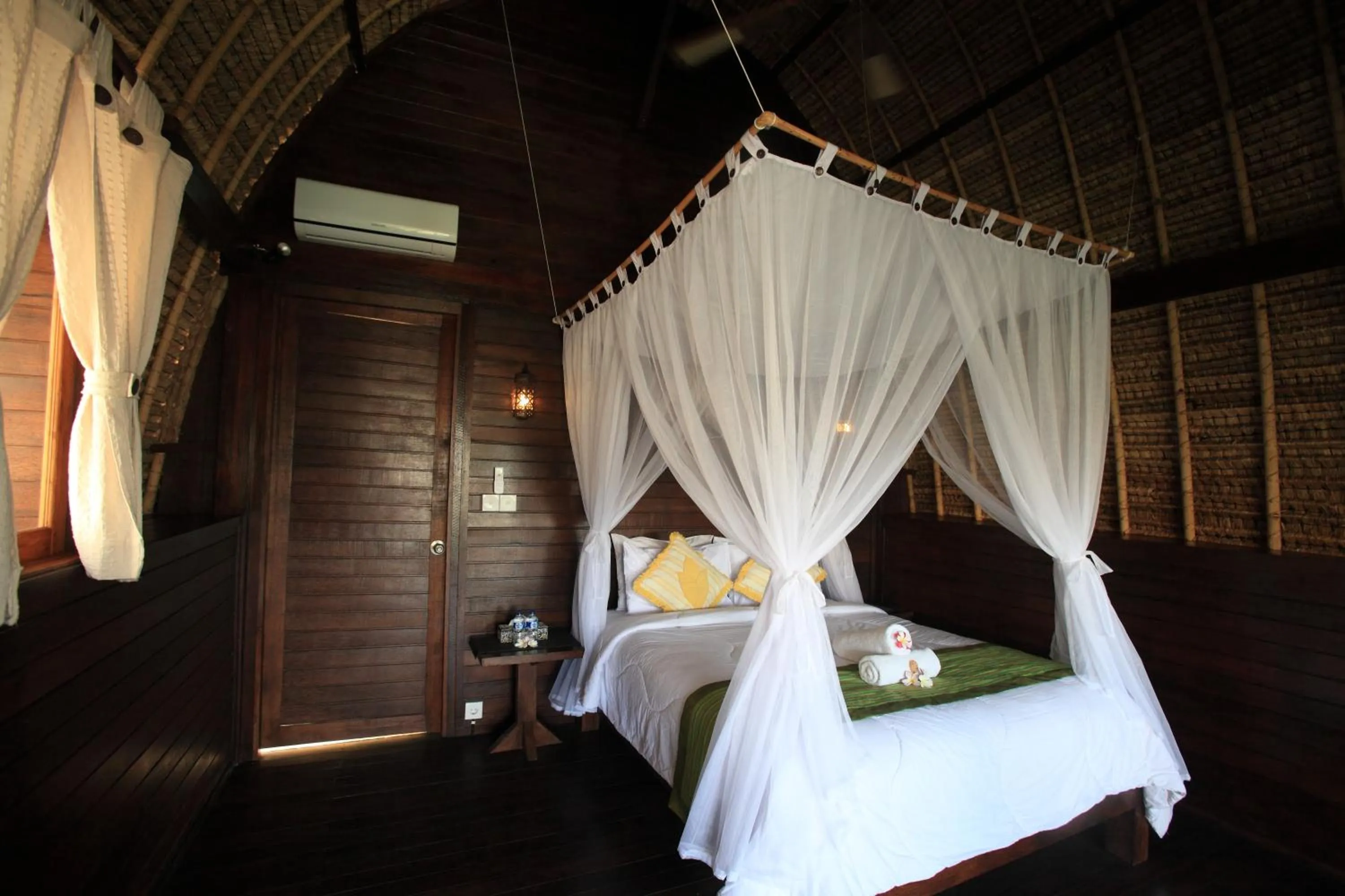 Bed in Sunset Coin Lembongan