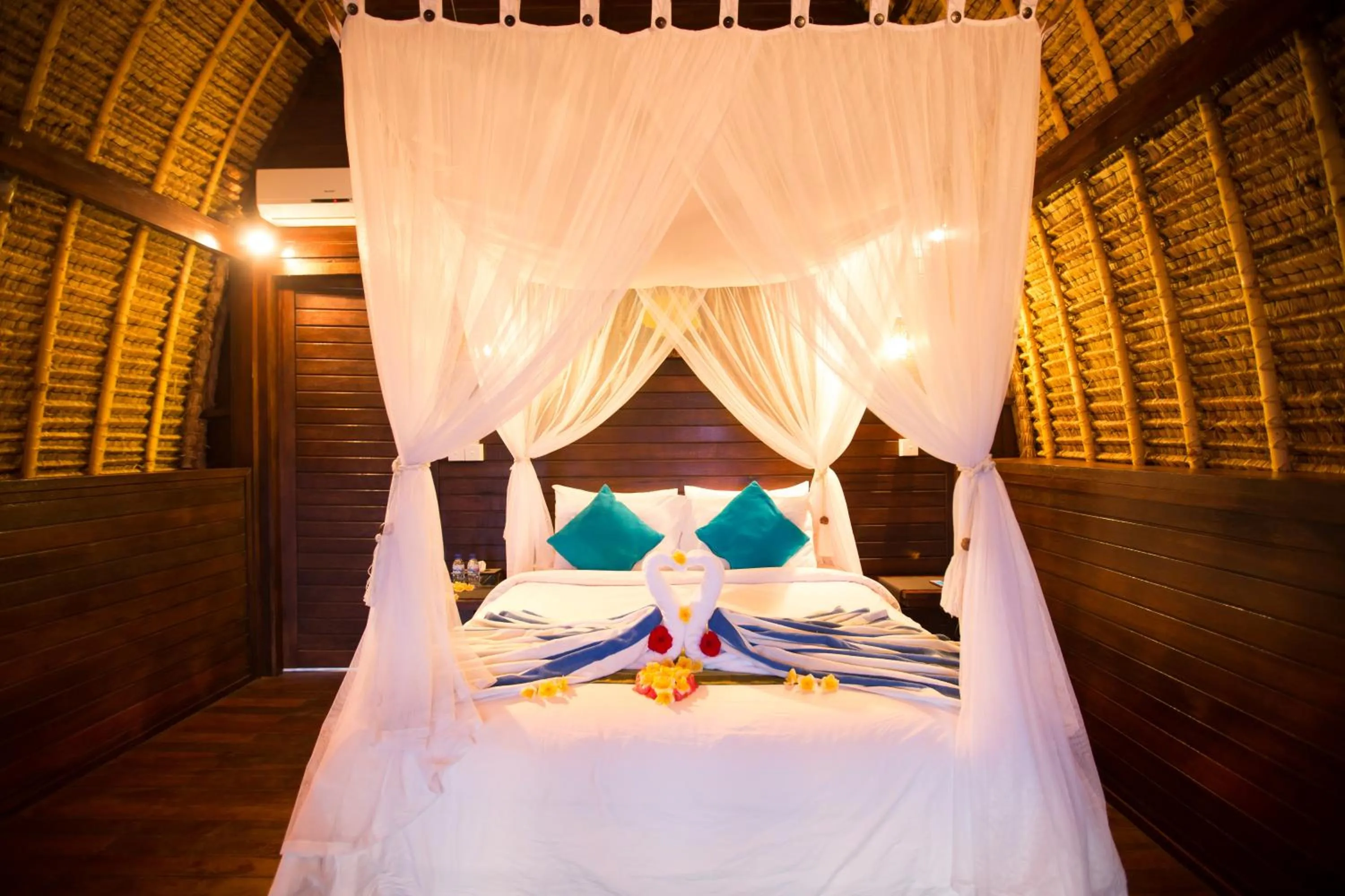 Bedroom, Bed in Sunset Coin Lembongan