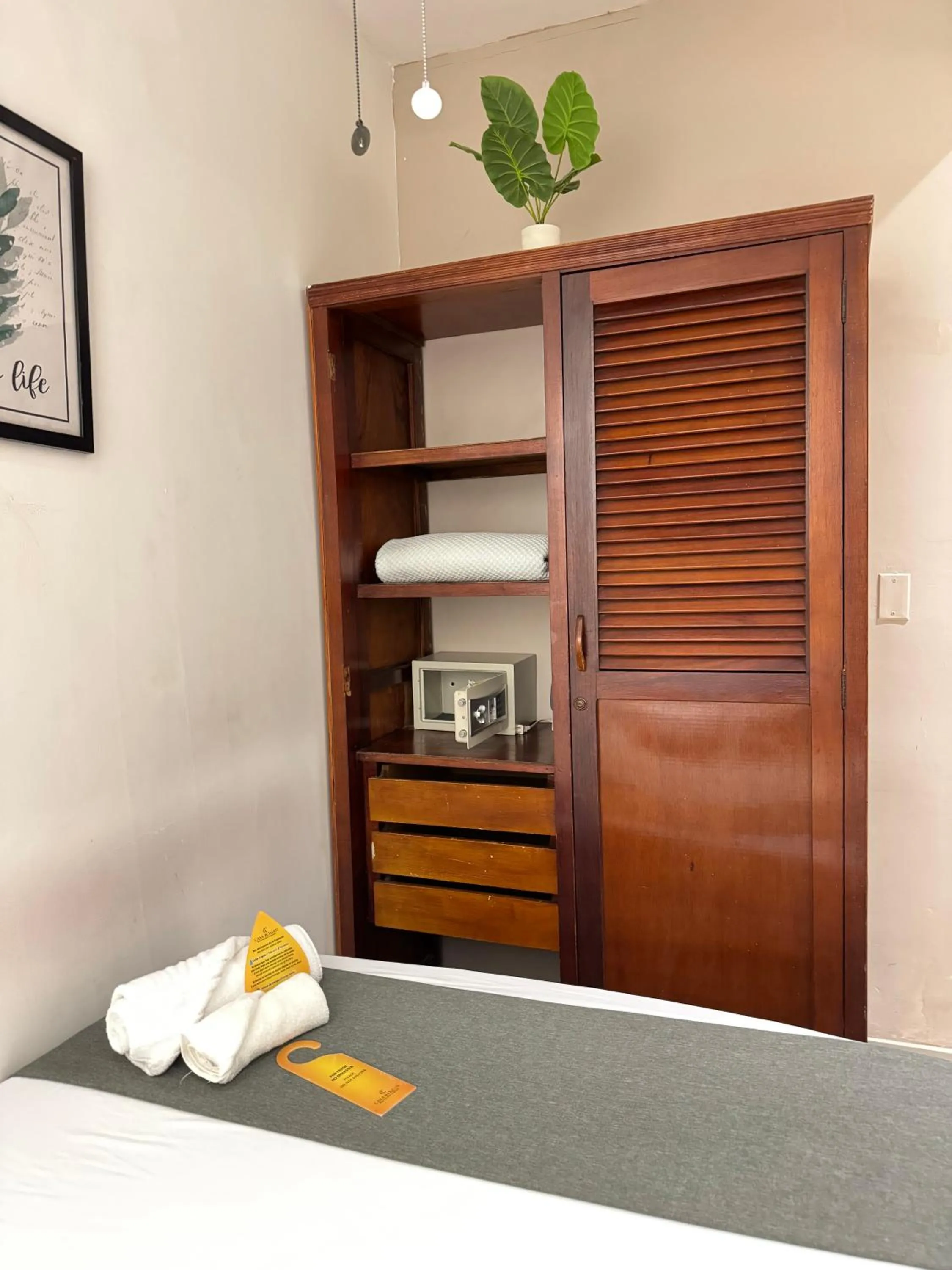 safe, Bed in Casa Roman Hotel Boutique