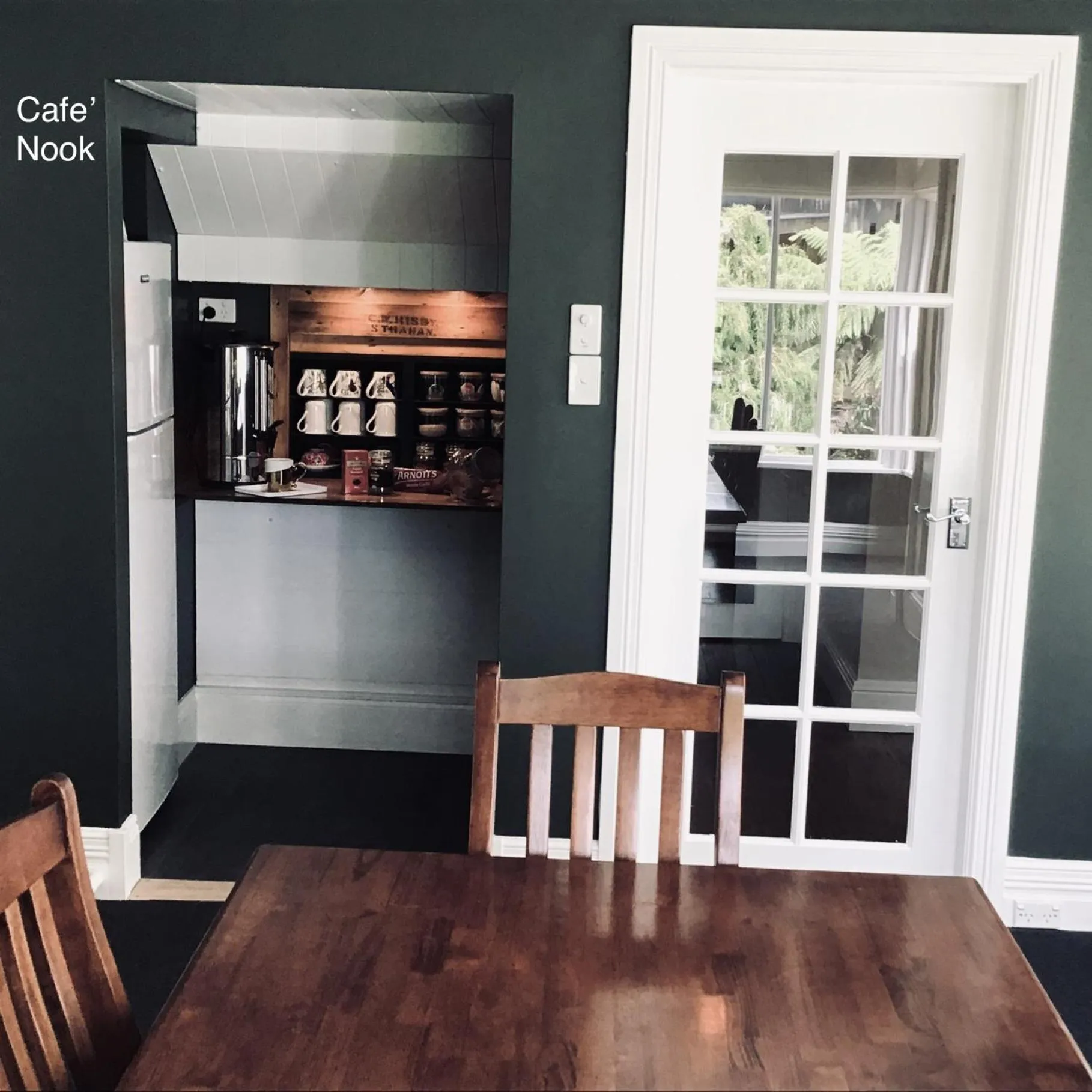 Coffee/tea facilities in Harrison House