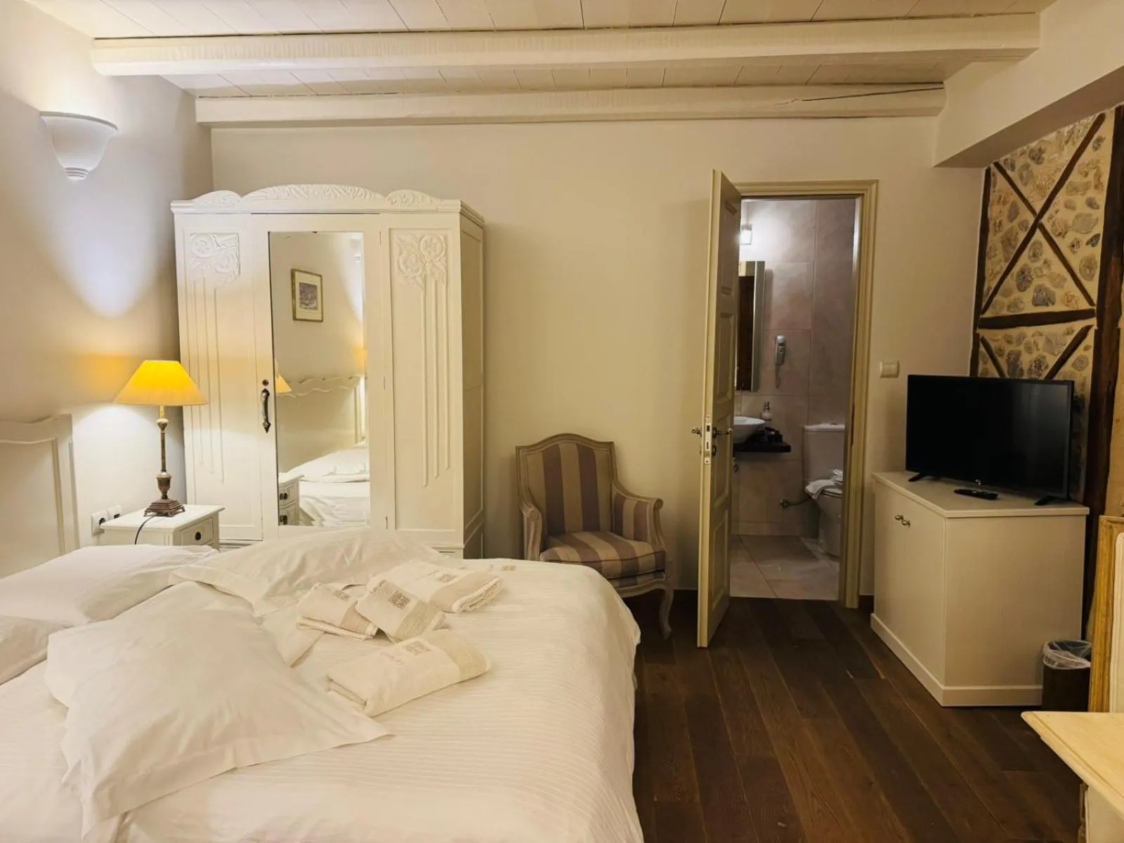 Bed in Archontiko Chioti