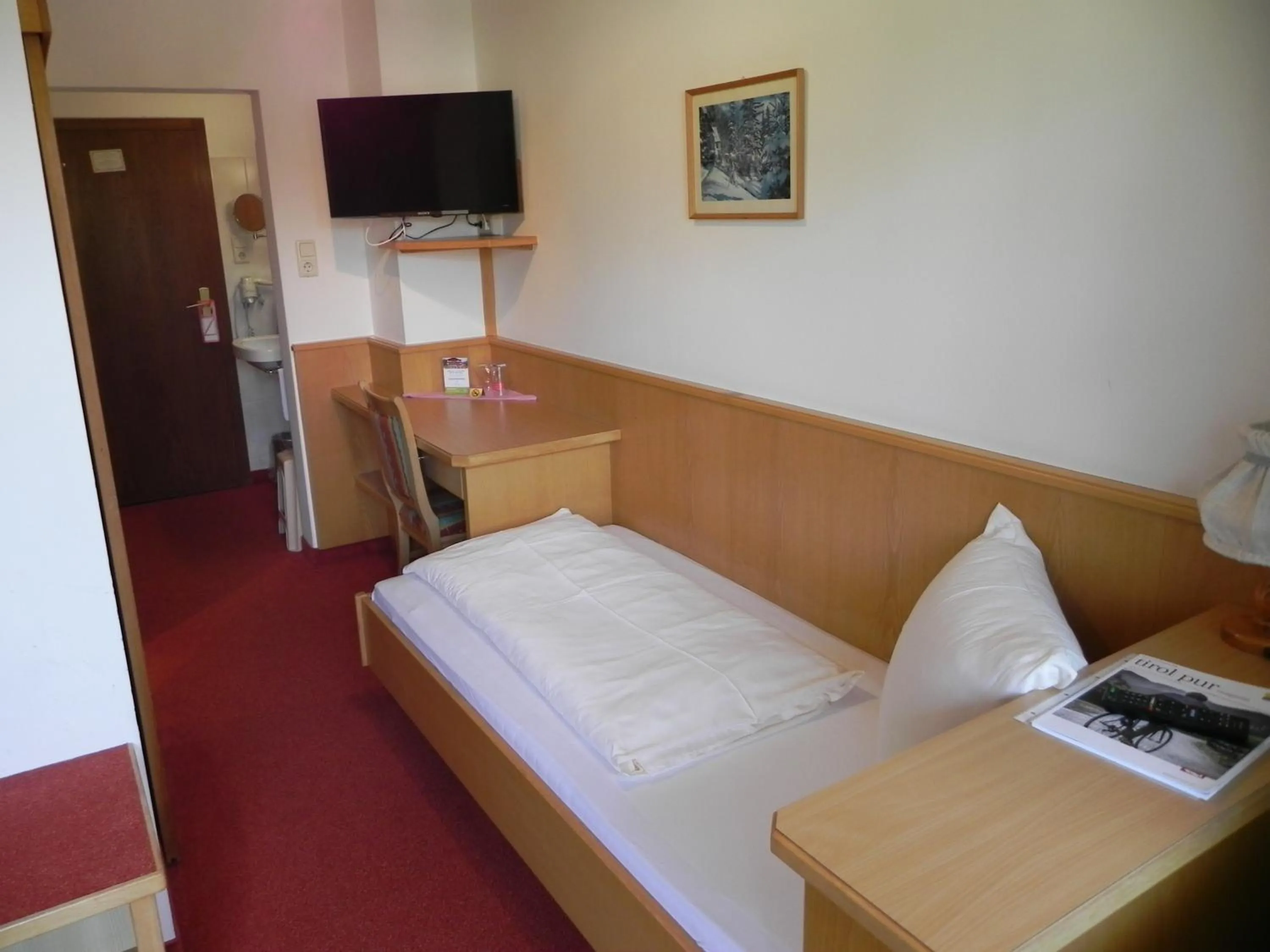 Photo of the whole room, Bed in Hotel-Restaurant Sonnhof