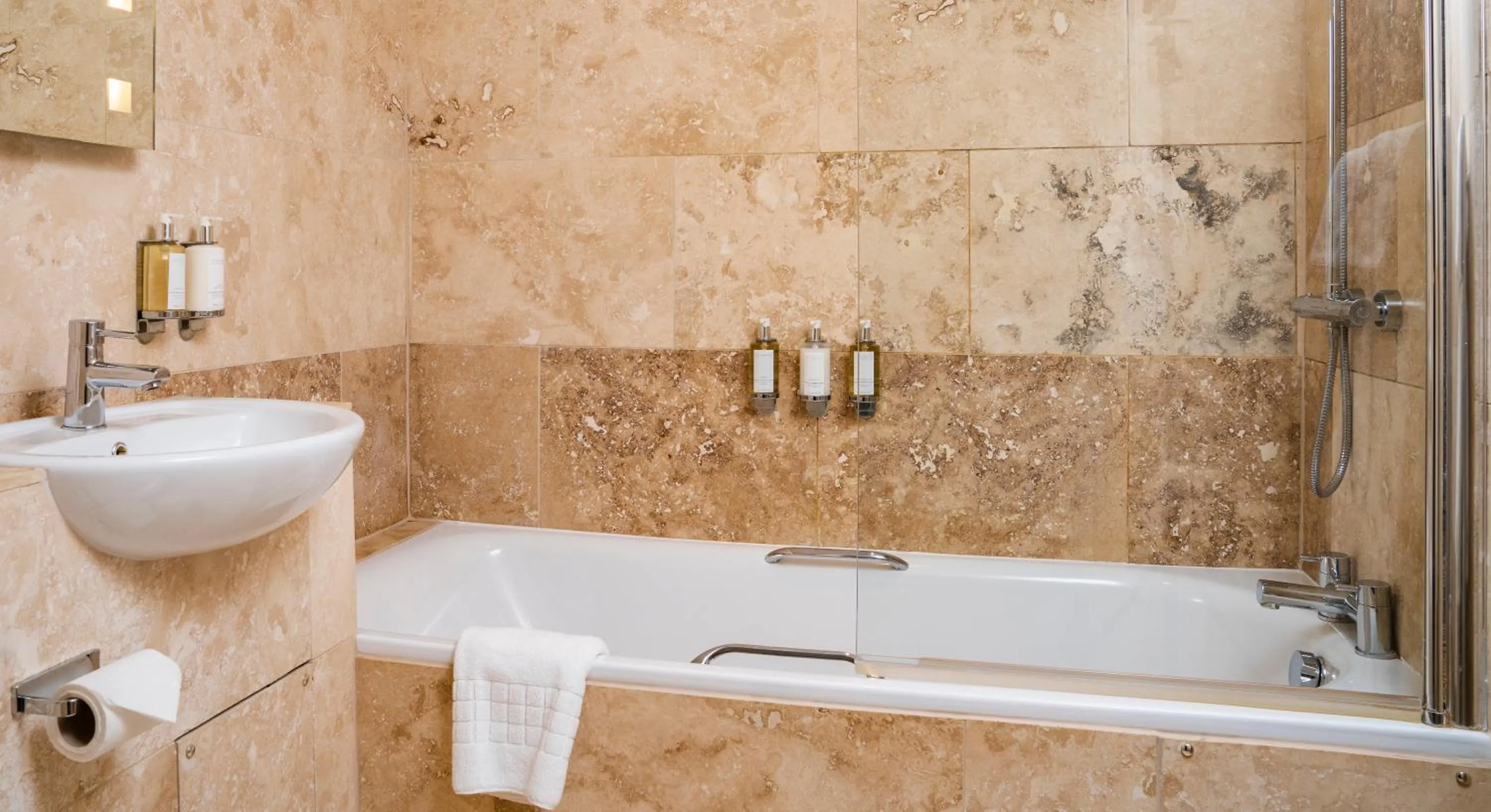 Shower in The Five Arrows Hotel