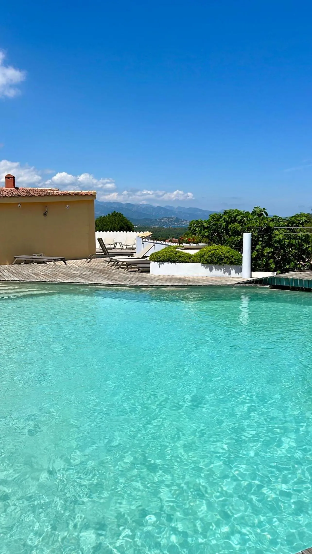 Swimming pool in Le Roc E Fiori Hotel - Teritoria