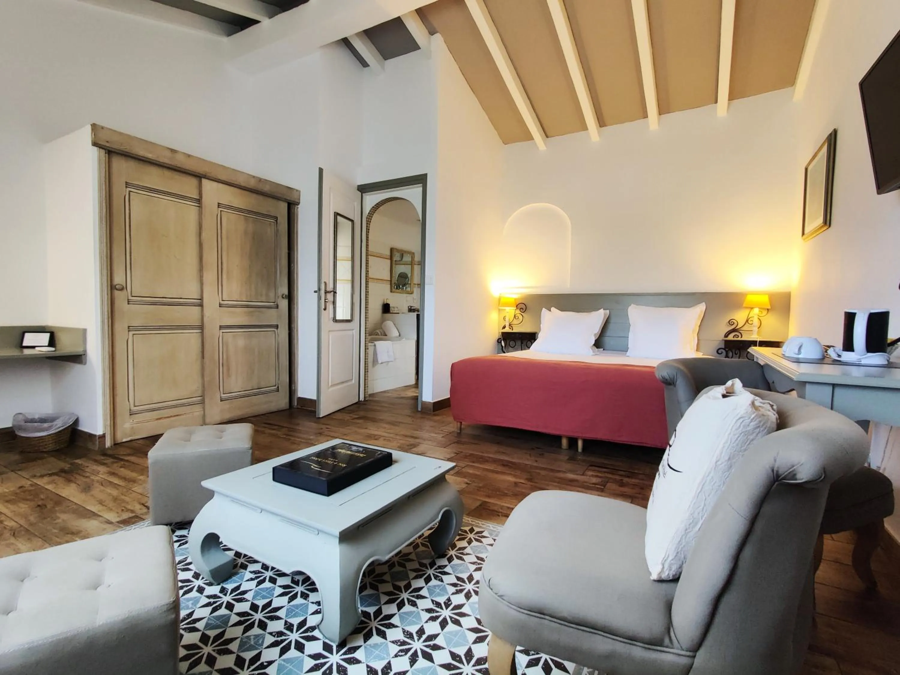 Bed in Le Roc E Fiori Hotel - Teritoria