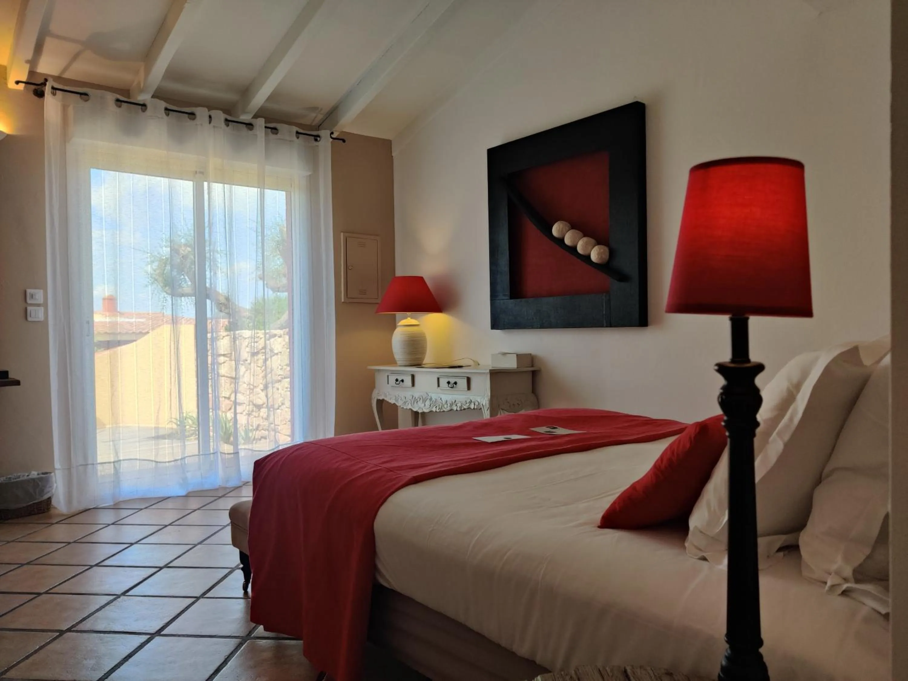 Photo of the whole room, Bed in Le Roc E Fiori Hotel - Teritoria