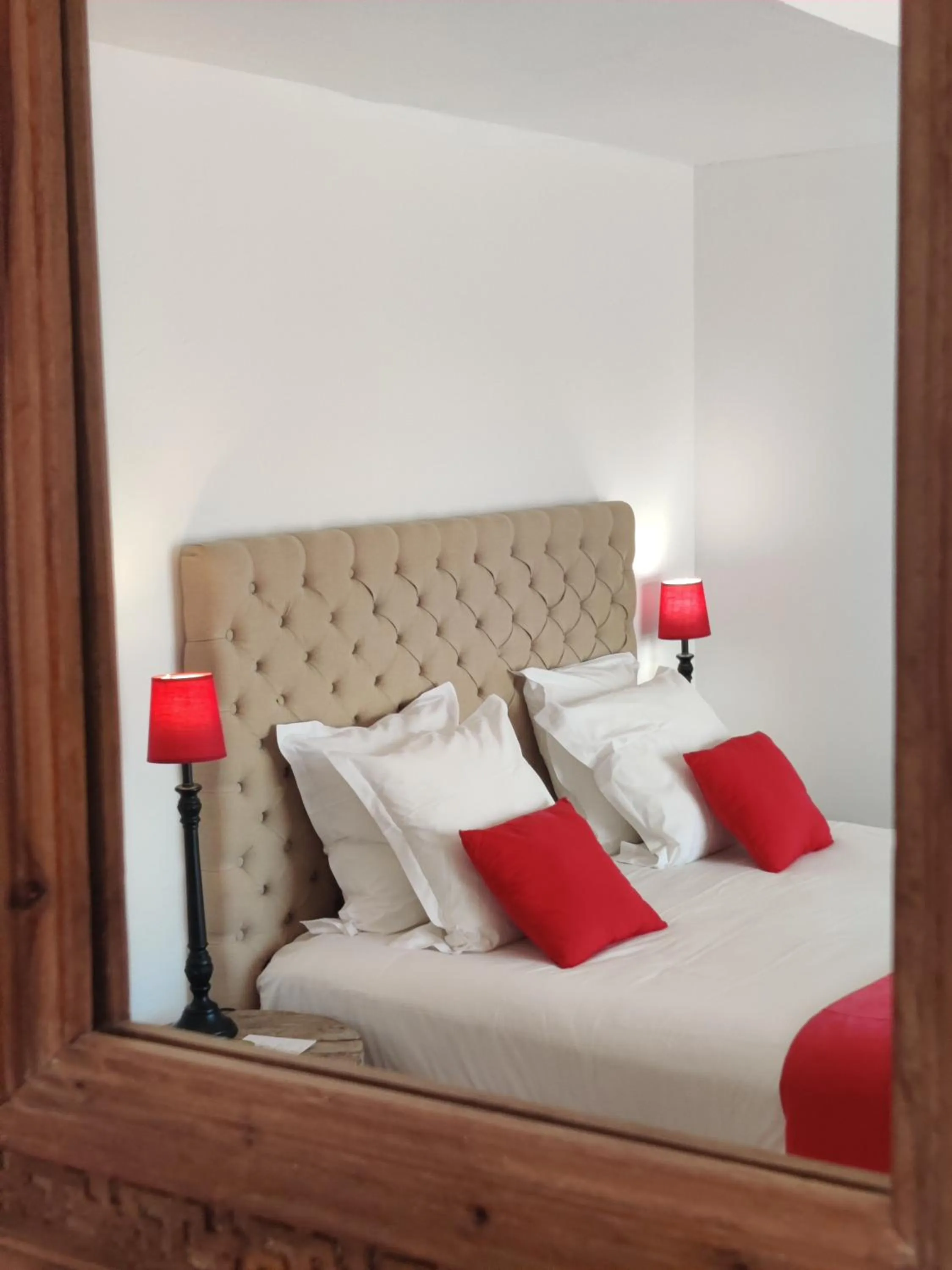 Bed in Le Roc E Fiori Hotel - Teritoria