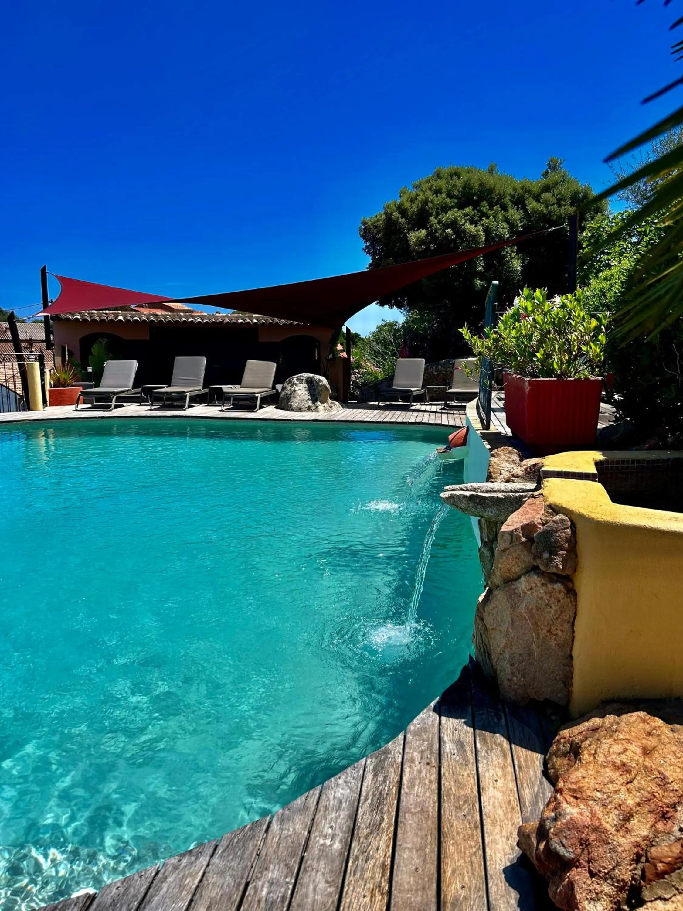 Swimming pool in Le Roc E Fiori Hotel - Teritoria