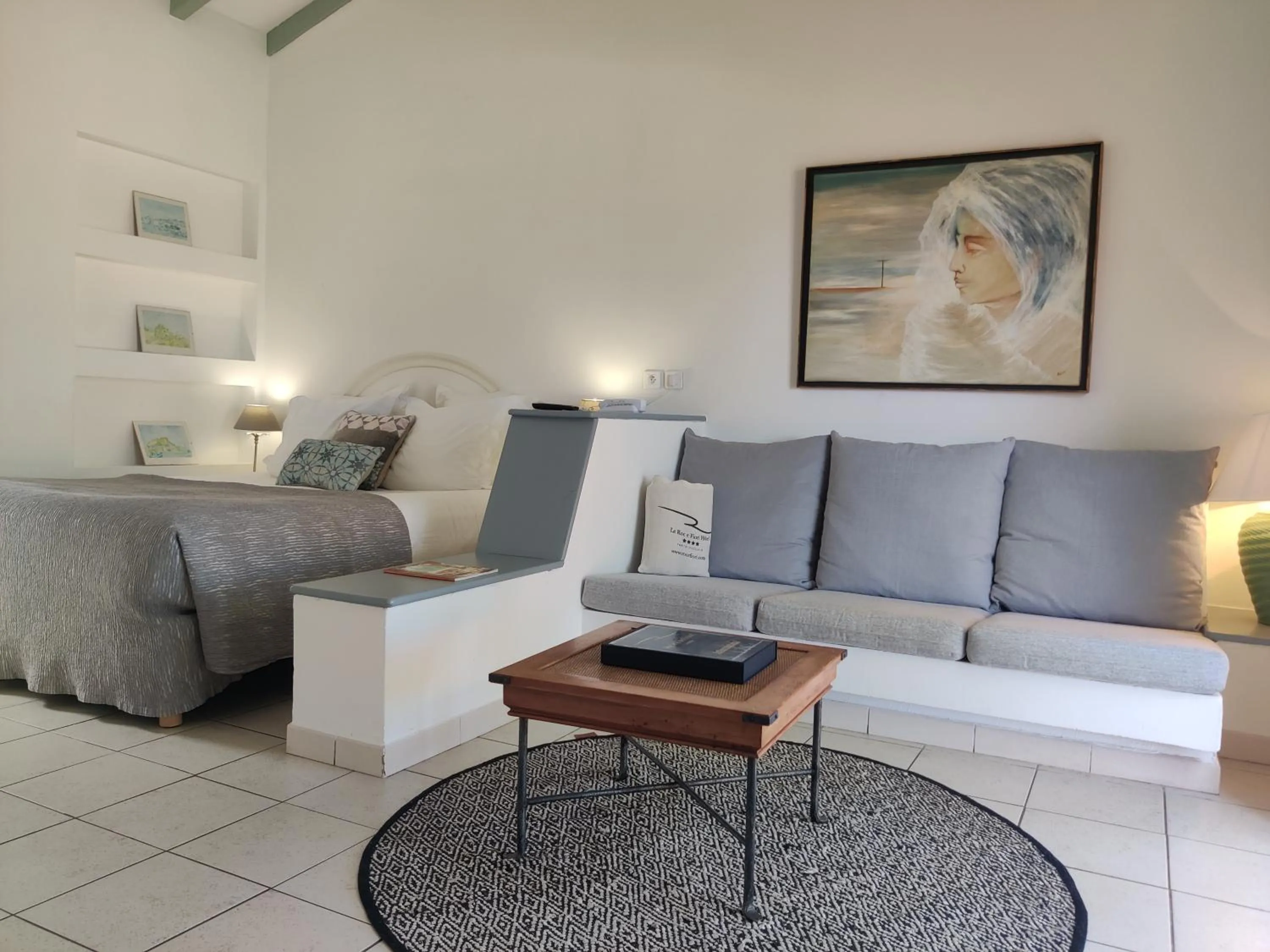 Seating area in Le Roc E Fiori Hotel - Teritoria