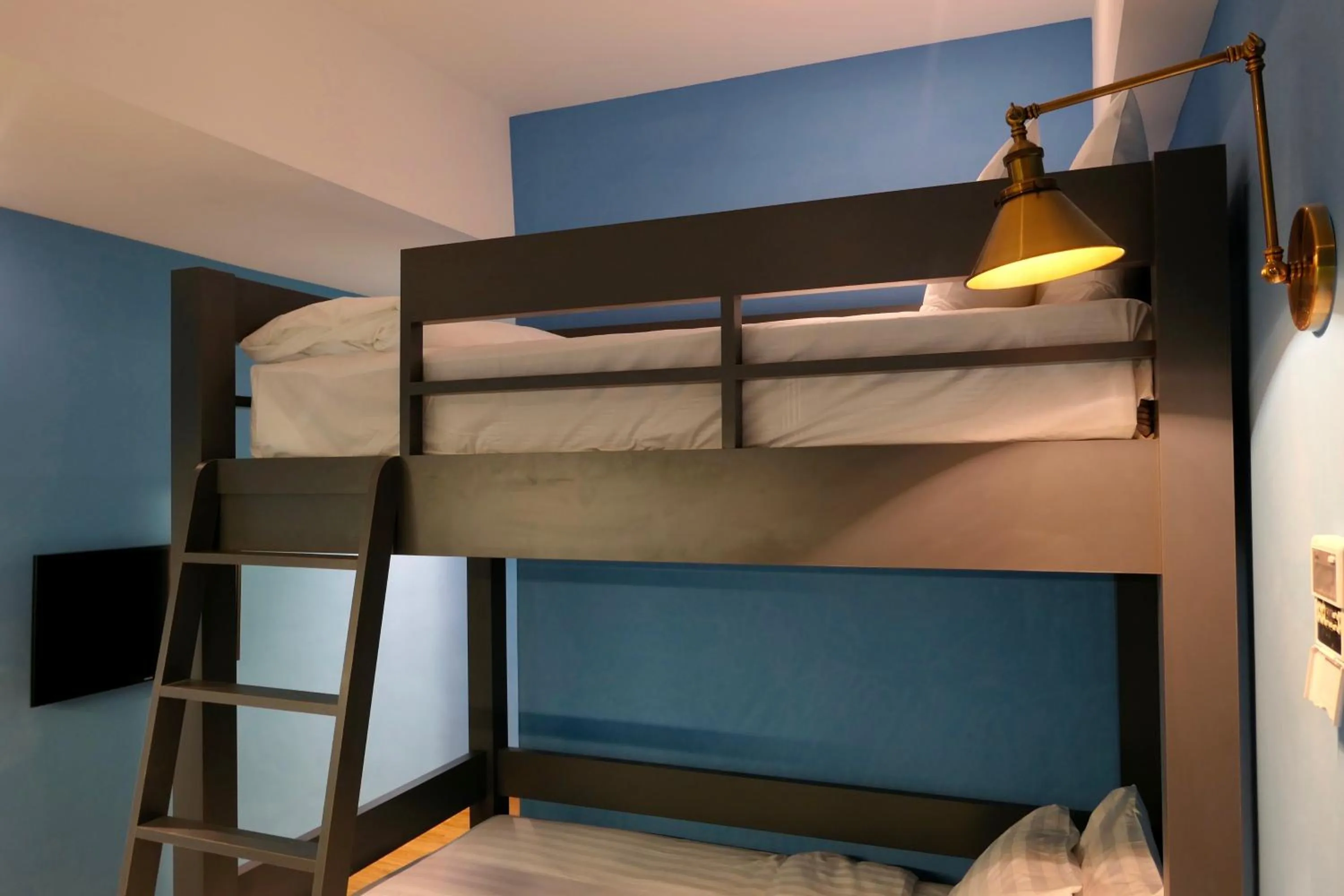 bunk bed in Le Embassy Hotel Georgetown