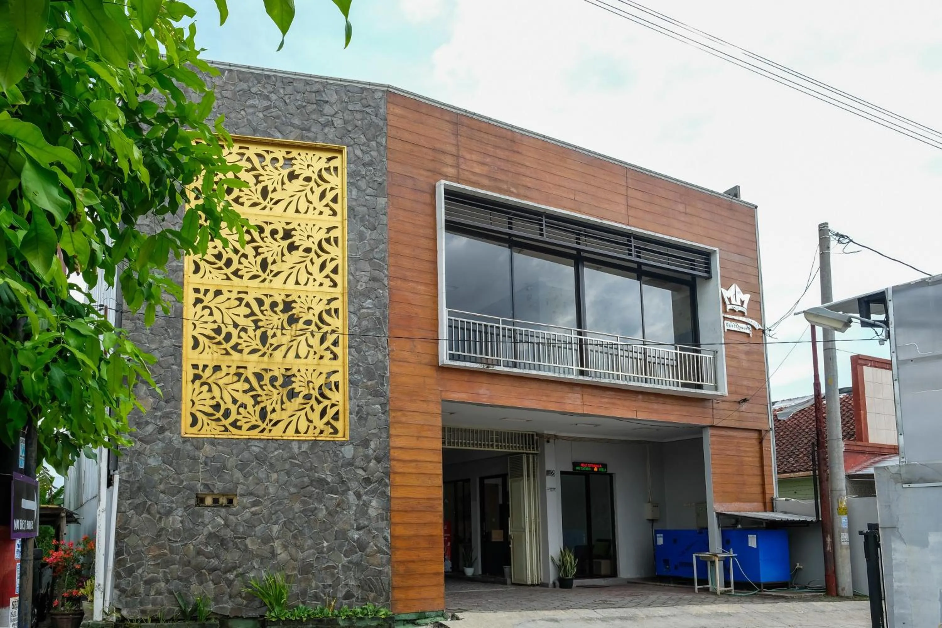 Facade/entrance in RedDoorz at MM Guesthouse Yogyakarta