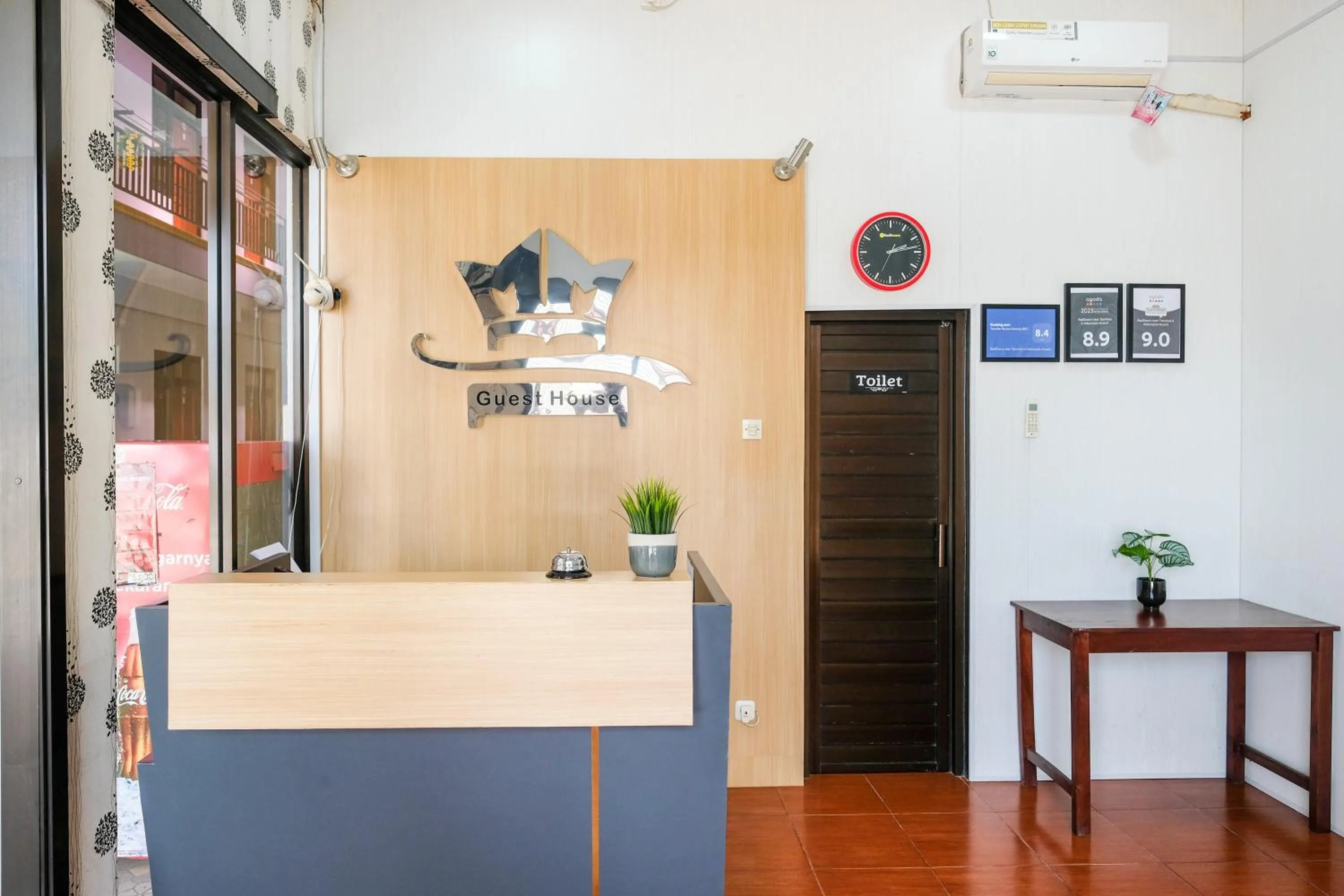 Lobby or reception in RedDoorz at MM Guesthouse Yogyakarta