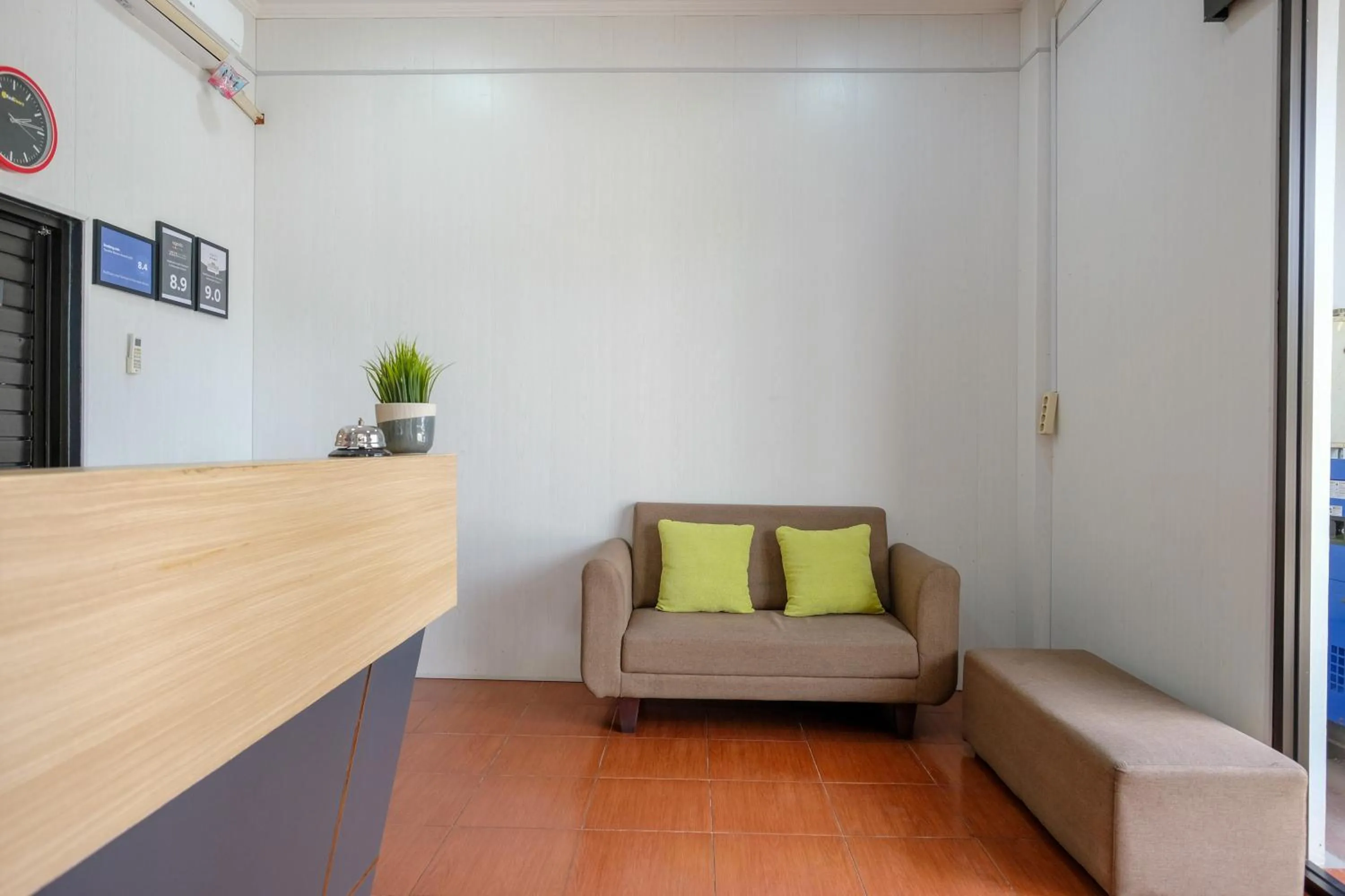 Seating area in RedDoorz at MM Guesthouse Yogyakarta